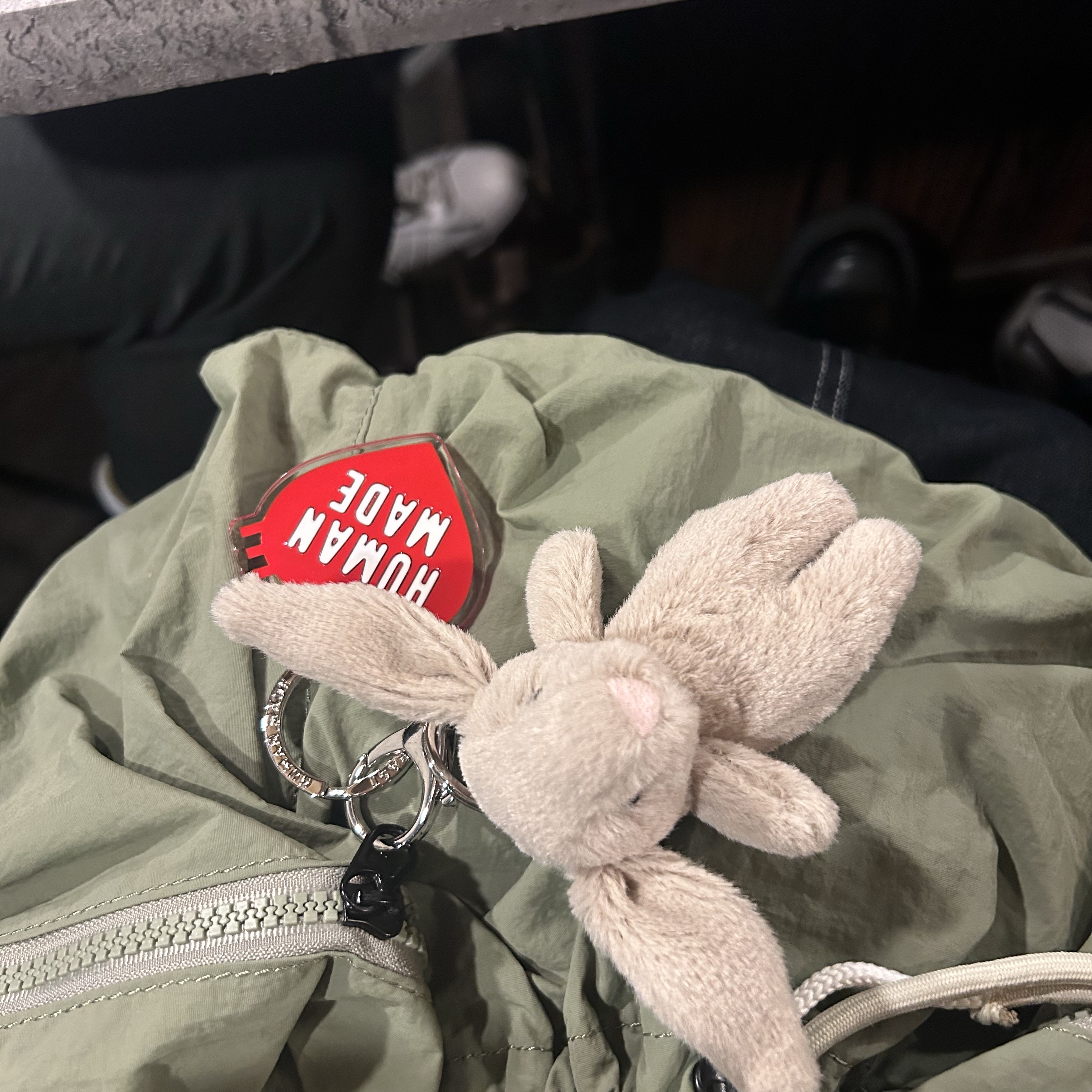 Human Made Heart Keyring Red, Jellycat Bashful Bunny Bag Charm Beige 착용 스타일 - 2
