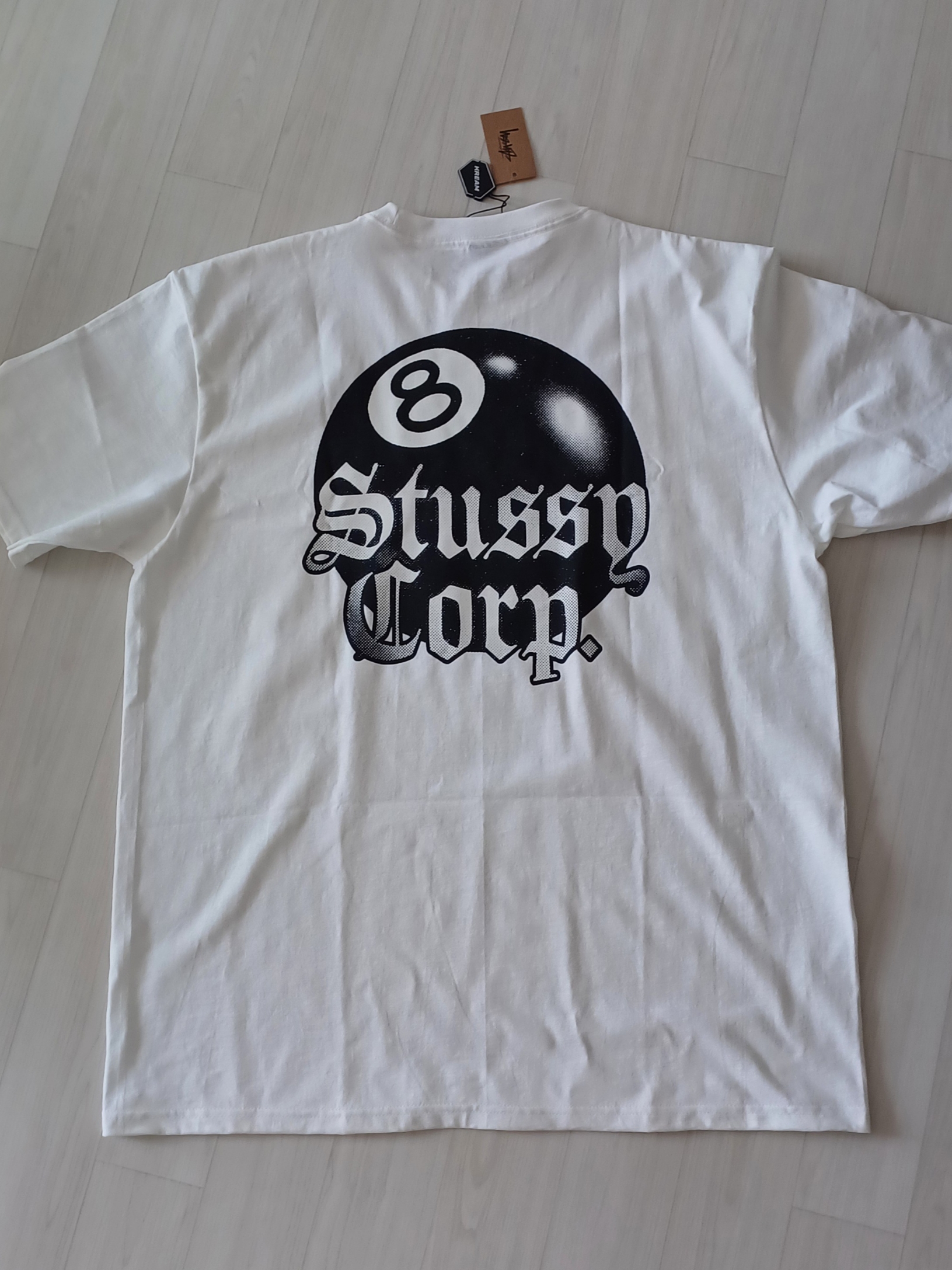 Stussy 8 Ball Corp T-Shirt White 착용 스타일