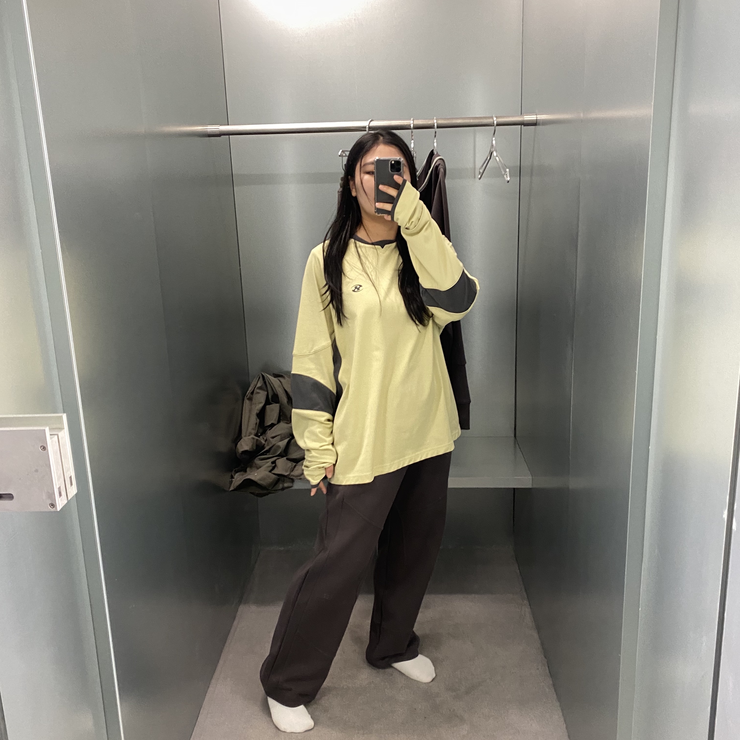 Sansan Gear Piping Block Long Sleeves Yellow - 24SS, Sansan Gear Panelded Sweat Pants Brown  - 23FW 착용 스타일 - 2