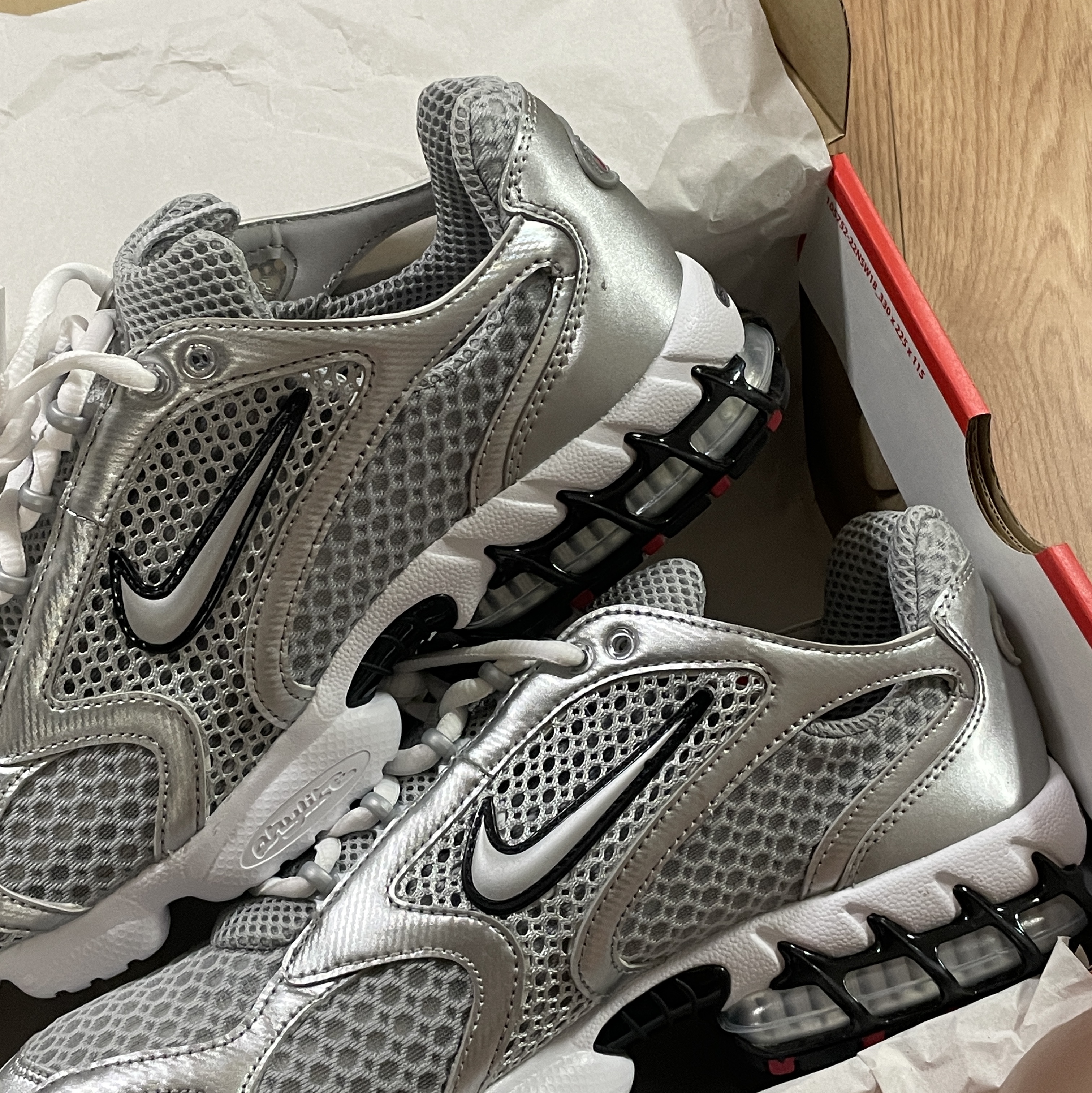 Nike Air Zoom Spiridon Cage 2 Metallic Silver 착용 스타일 - 2