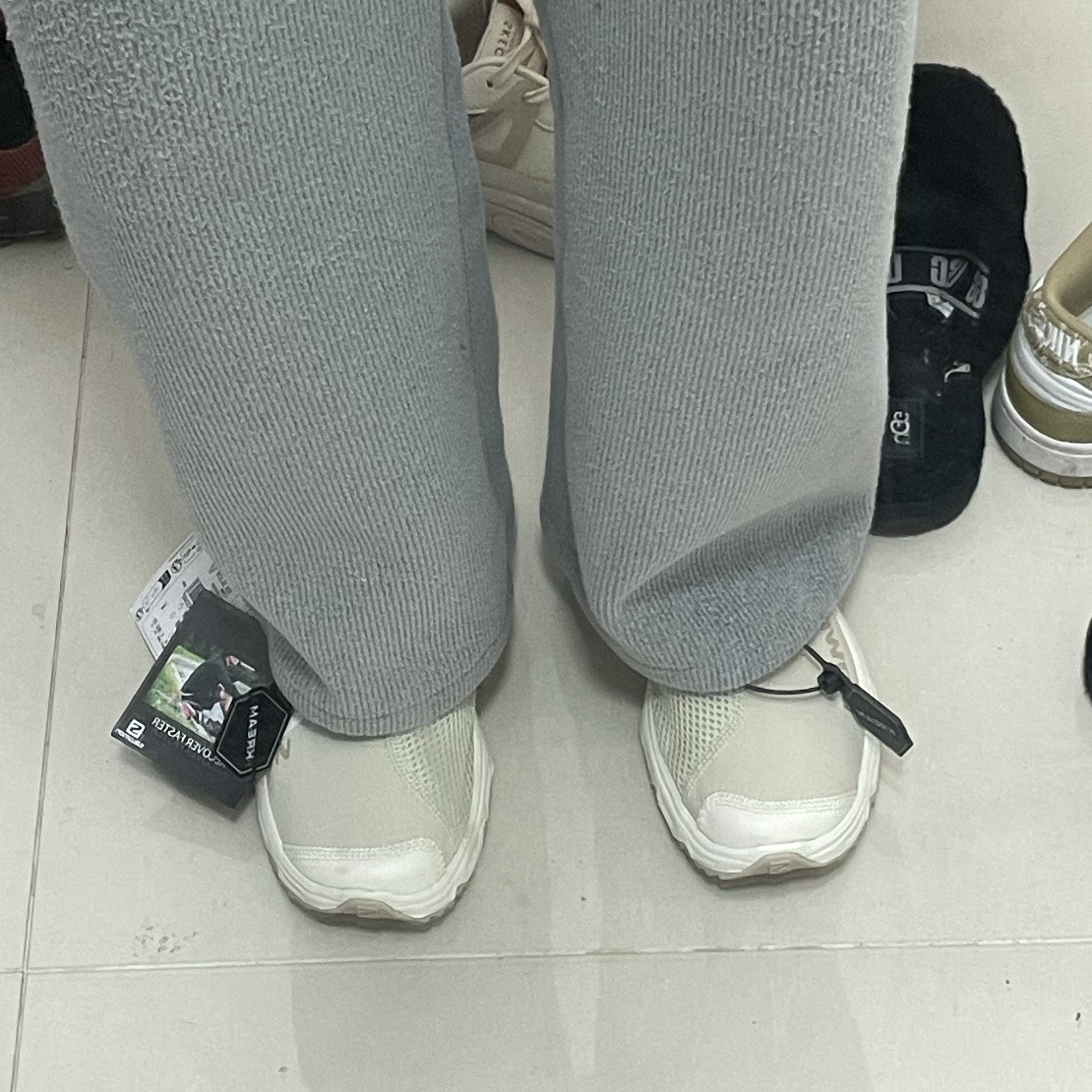 Salomon RX Slide 3.0 Almond Milk Aloe Wash 착용 스타일 - 2