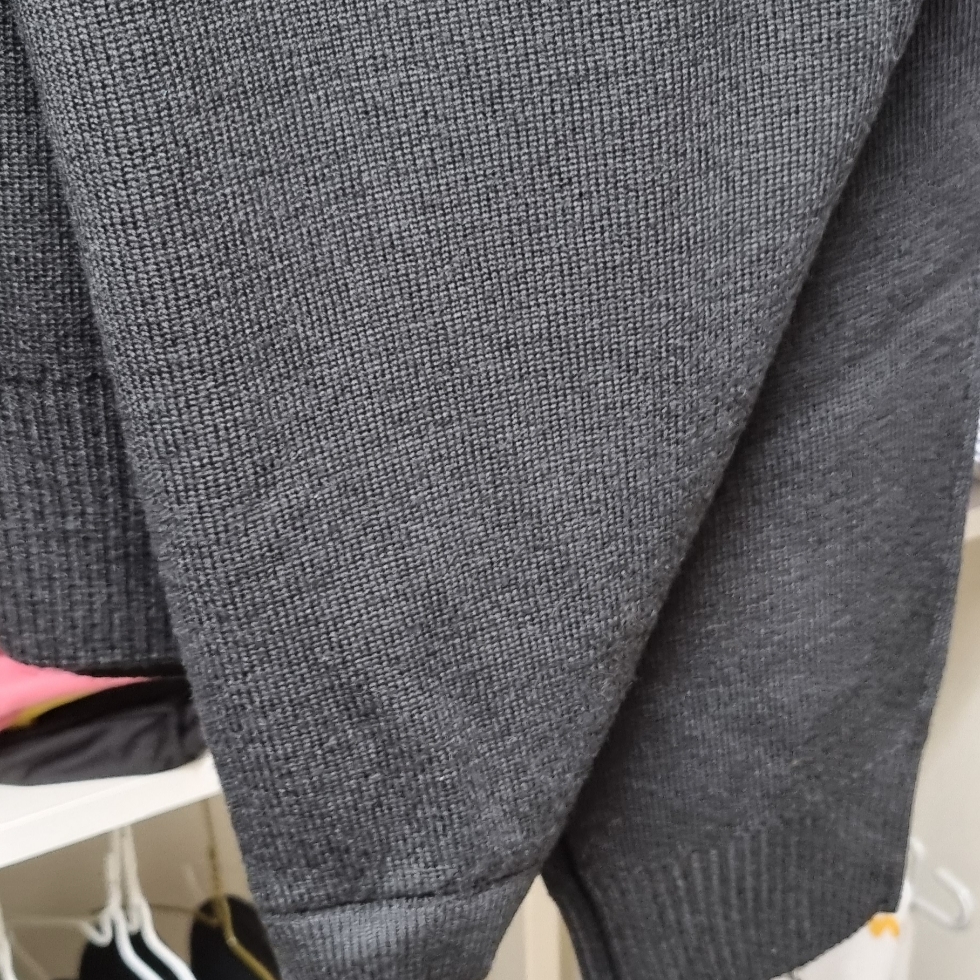 AMI de Coeur Wool Cardigan Black 착용 스타일