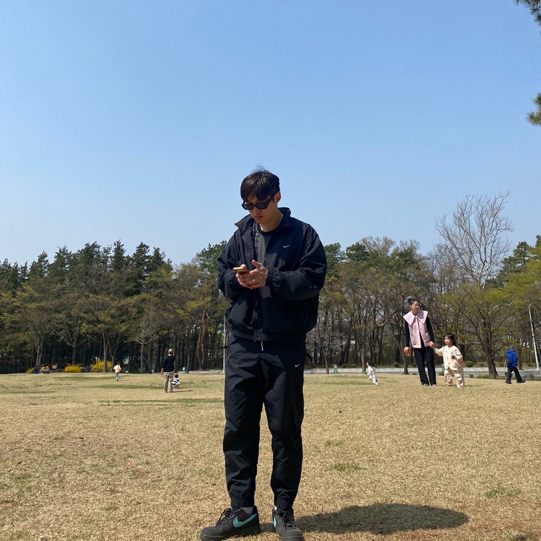 Gentle Monster x Maison Margiela MM106 Leather Black Black, Nike NRG Solo Swoosh Woven Track Jacket Black - Asia 착용 스타일