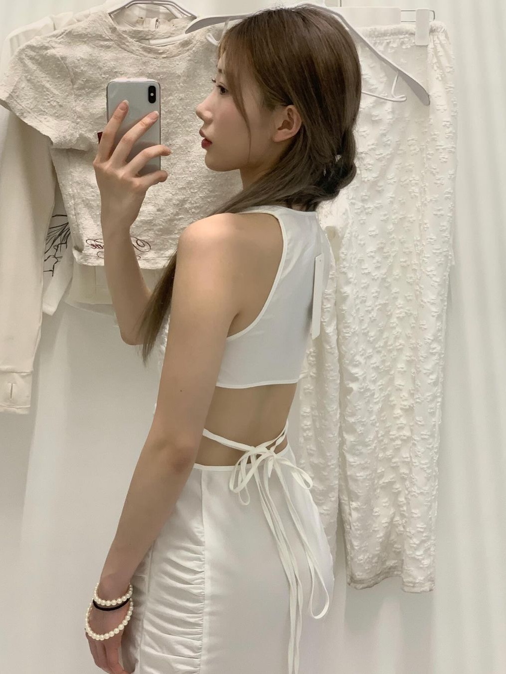[KREAM 단독] Bonnae Women Cross Cut Out Dress White, [KREAM 단독] Bonnae Women Cross Cut Out Dress Black 착용 스타일