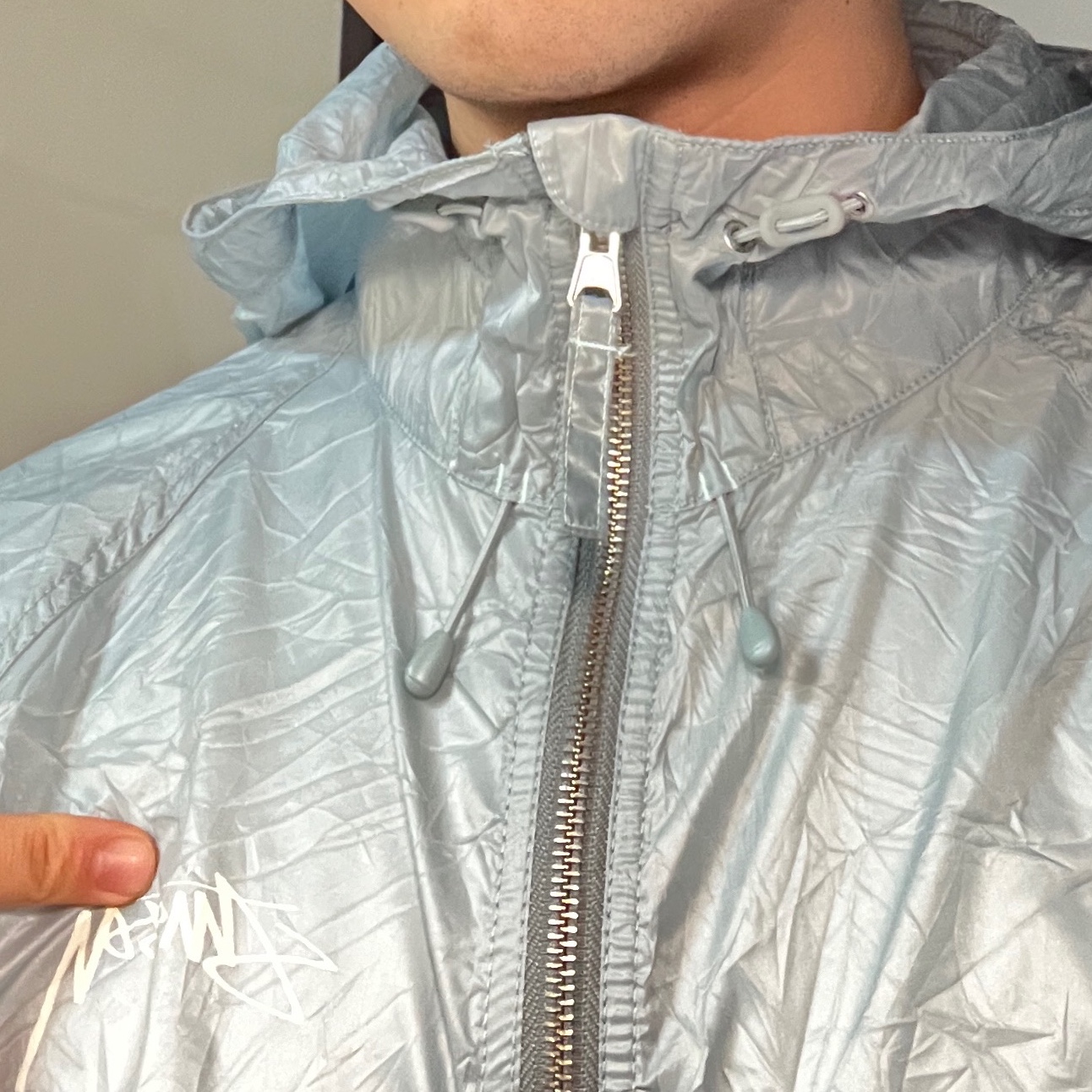 Stussy Beach Shell Wrinkled Nylon Jacket Slate 착용 스타일 - 1