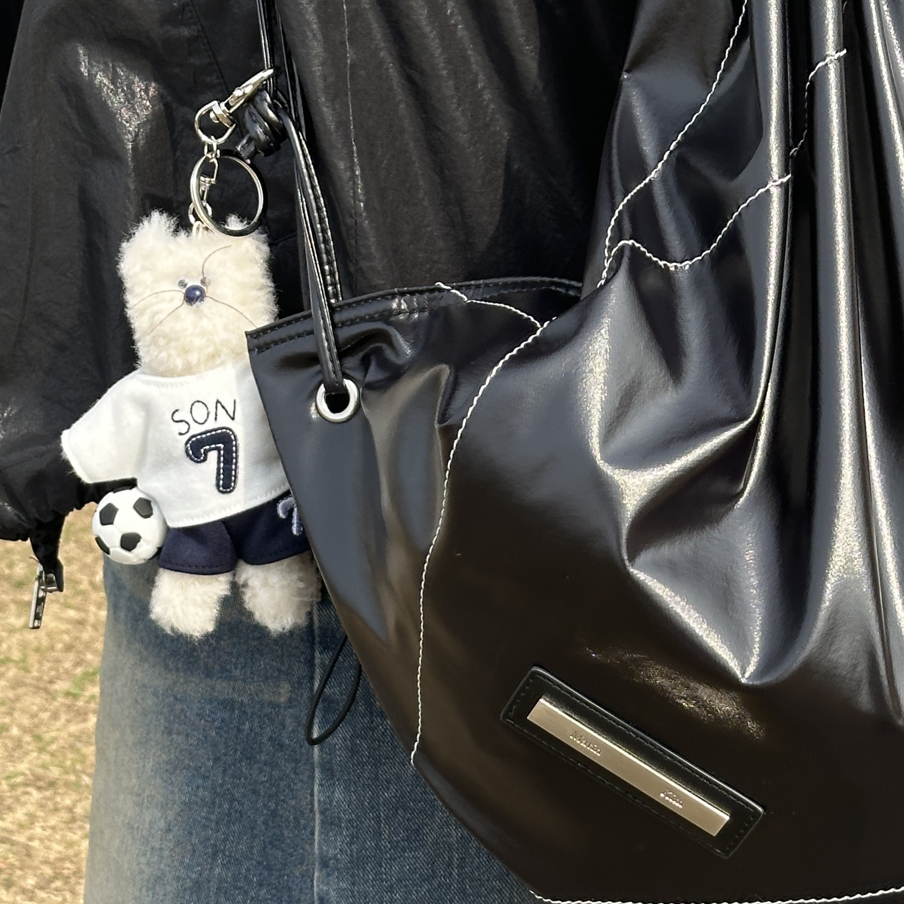 [예약 배송] NOS7 x Monamhee SON.hee Cream, Matin Kim String Coating Backpack Black 착용 스타일 - 2