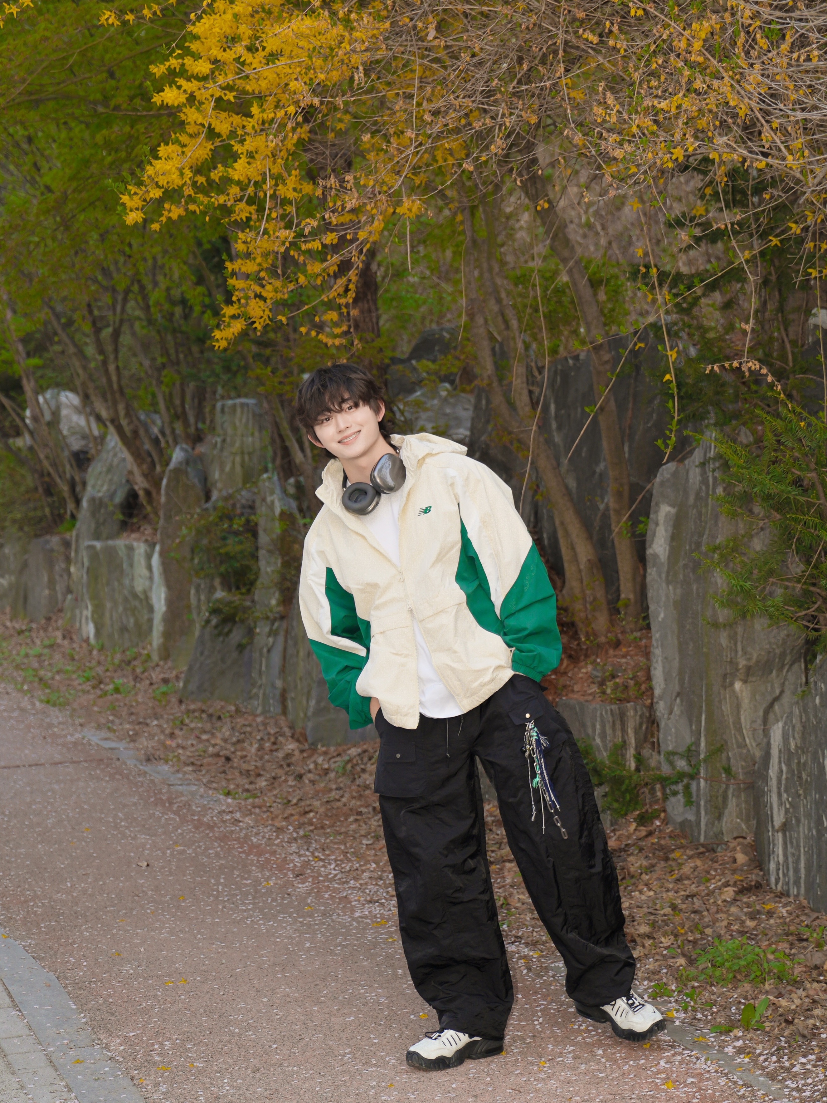 Nike x Ambush Air Adjust Force SP Summit White and Black, Nocle Tessel Charm Blue 착용 스타일 - 3