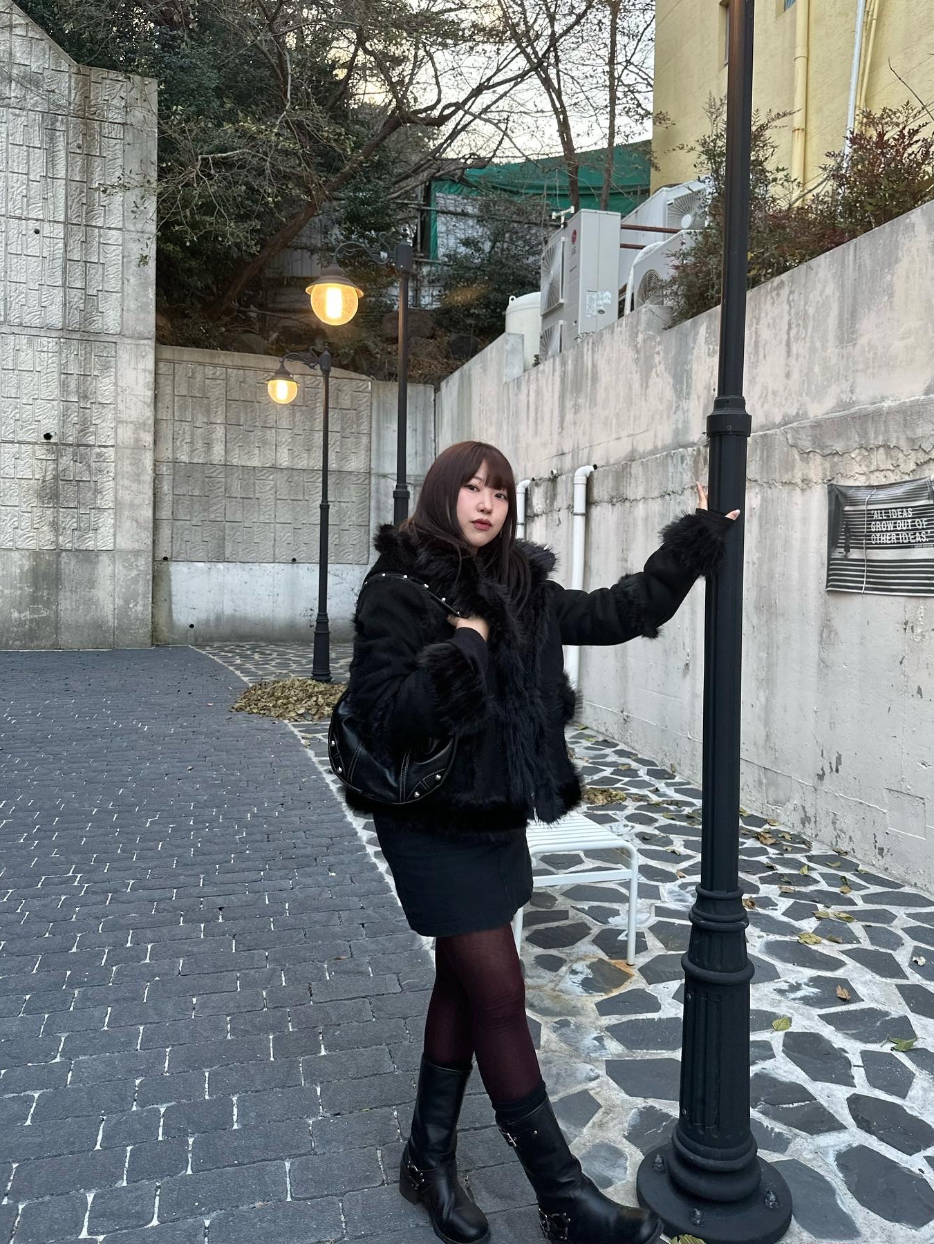 Threetimes Johnny Bag Black 착용 스타일 - 4
