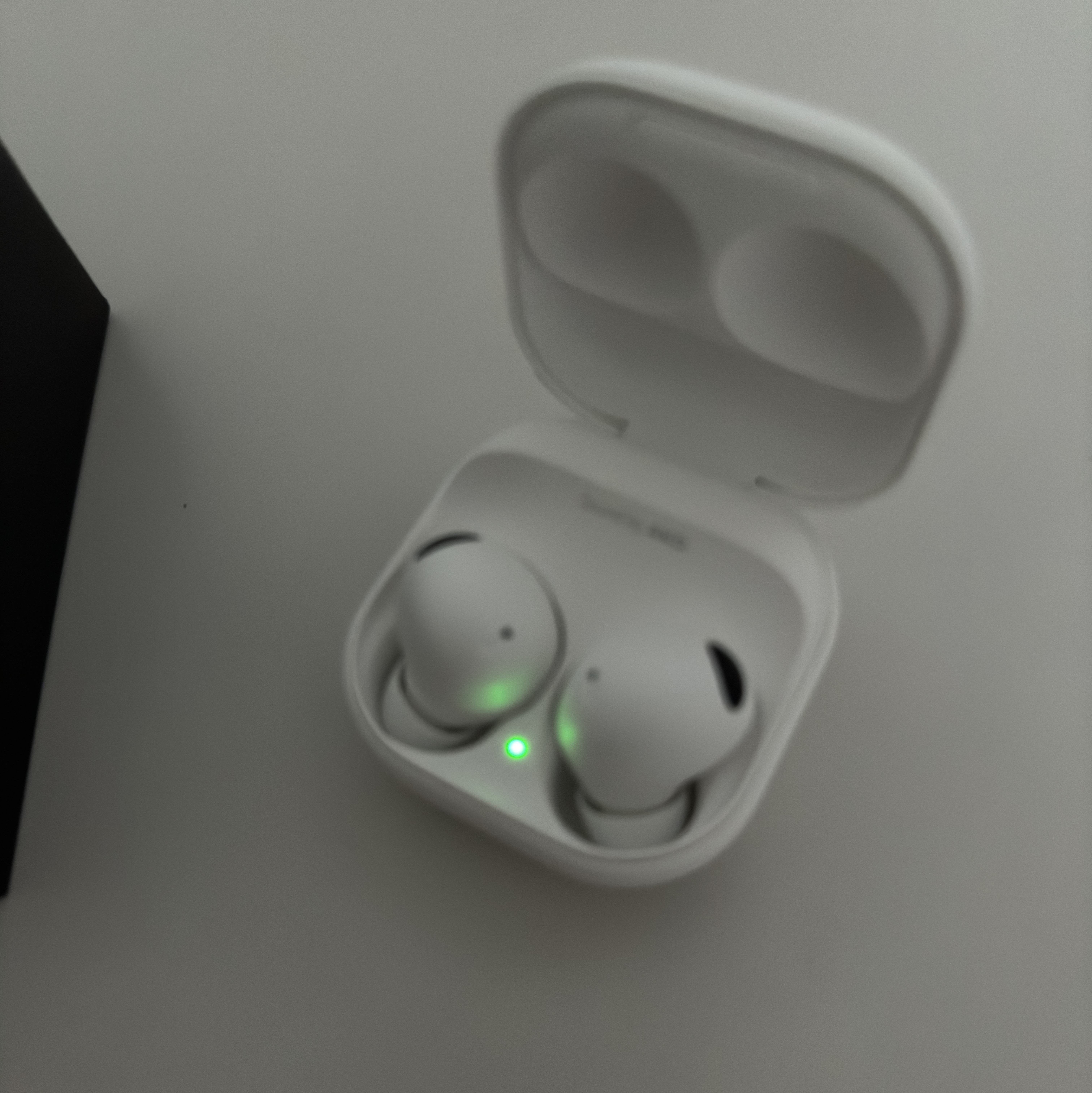 Samsung Galaxy Buds2 Pro White (Korean Ver.) 착용 스타일 - 4