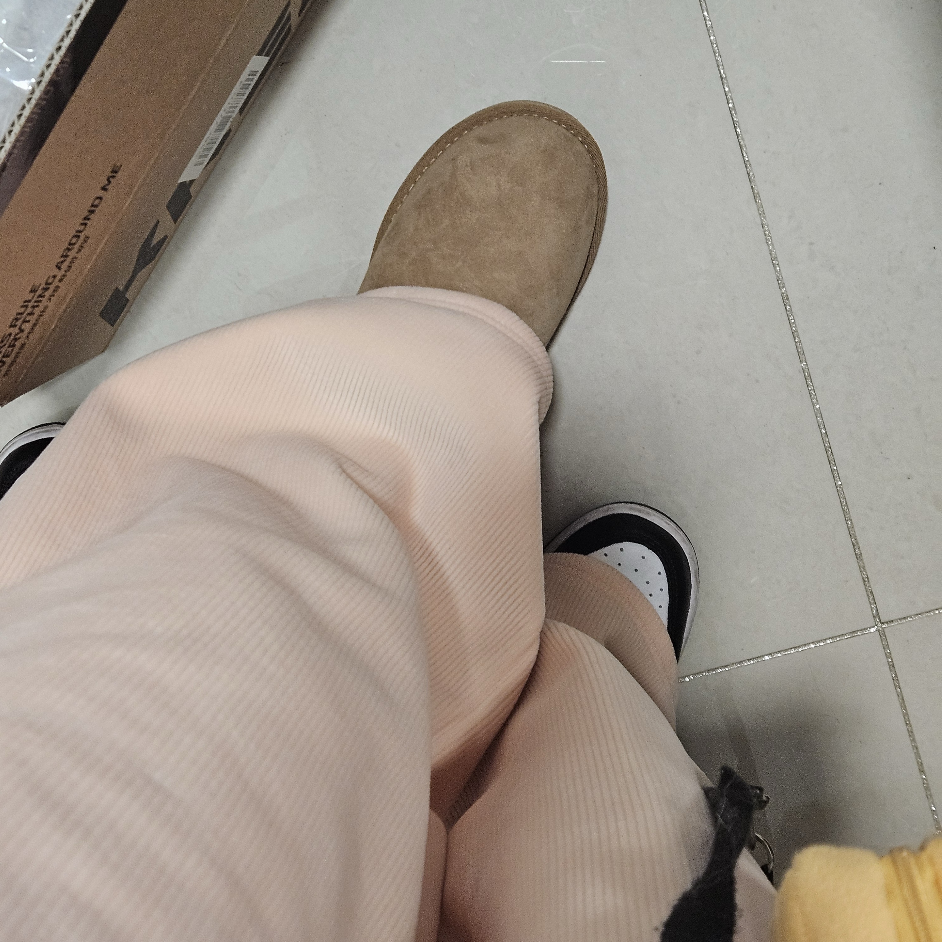 (W) UGG Classic Ultra Mini Boots Chestnut 착용 스타일