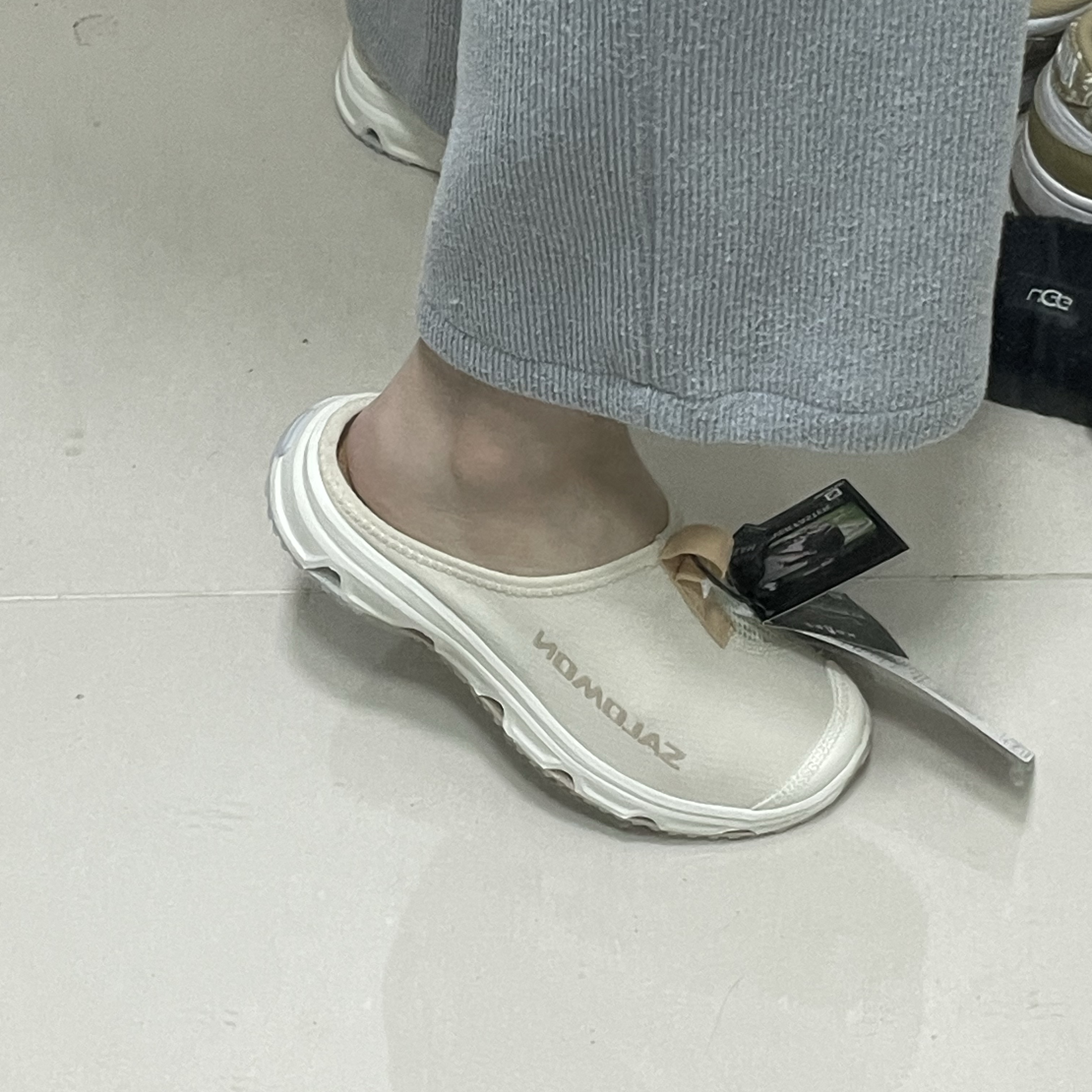 Salomon RX Slide 3.0 Almond Milk Aloe Wash 착용 스타일 - 1