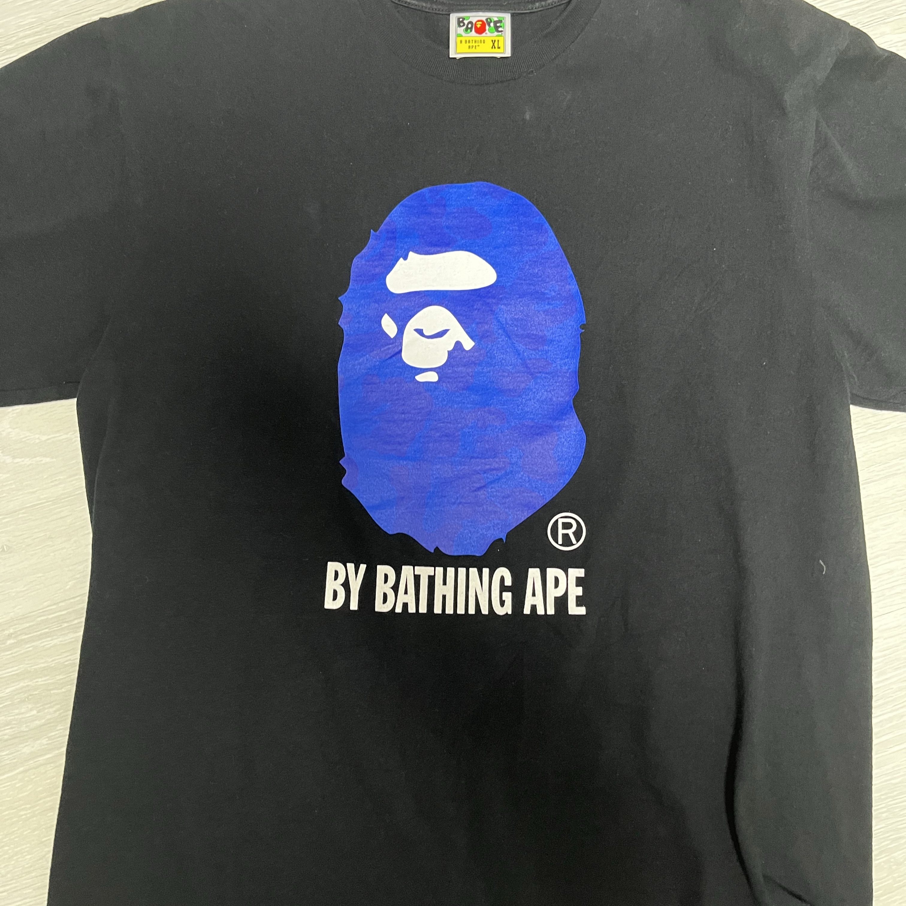 BAPE Liquid Camo College T-Shirt White, BAPE Ink Camo Ape Head T-Shirt Black 착용 스타일 - 2