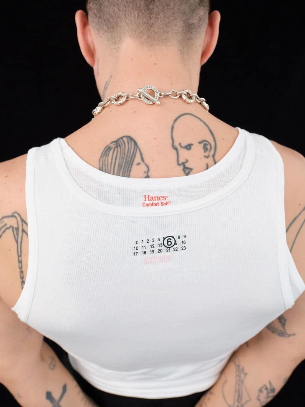 Supreme x MM6 Maison Margiela Box Logo T-Shirt White - 24SS, Supreme x MM6 Maison Margiela Hanes Tagless Tank Top White (1 Pack) - 24SS 착용 스타일 - 3