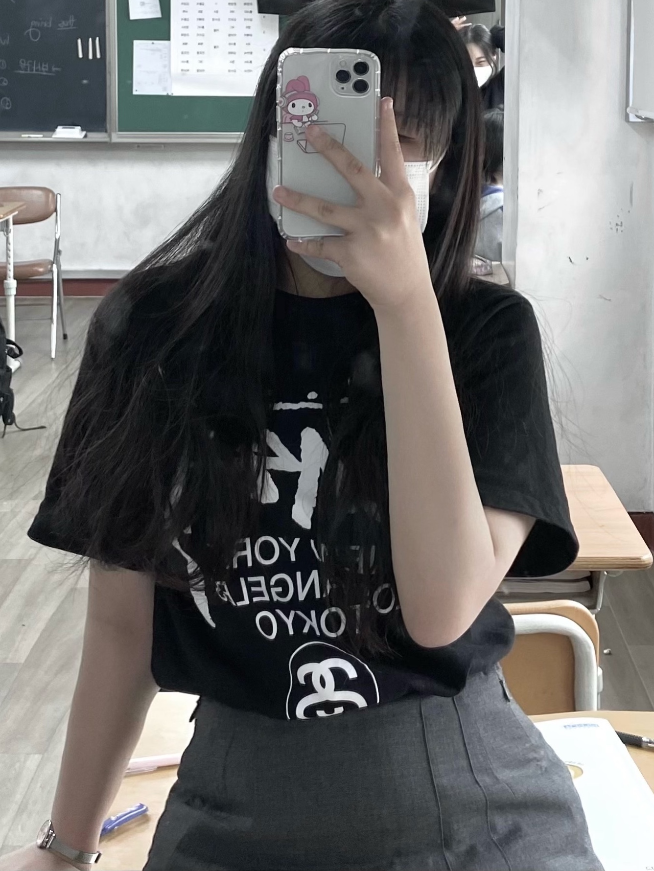 Stussy World Tour T-Shirt Black 2023 착용 스타일