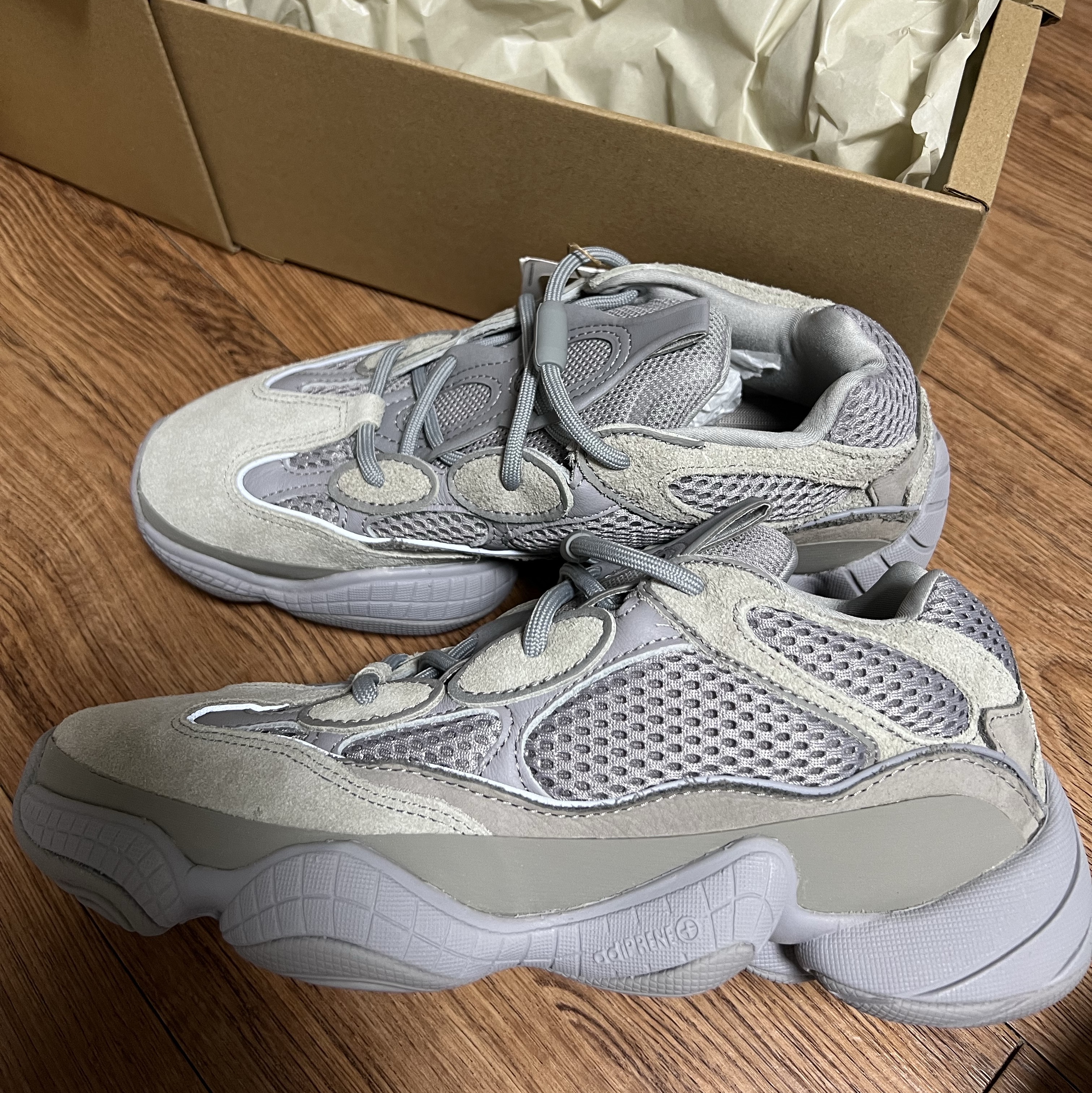 Adidas Yeezy 500 Stone Salt 착용 스타일