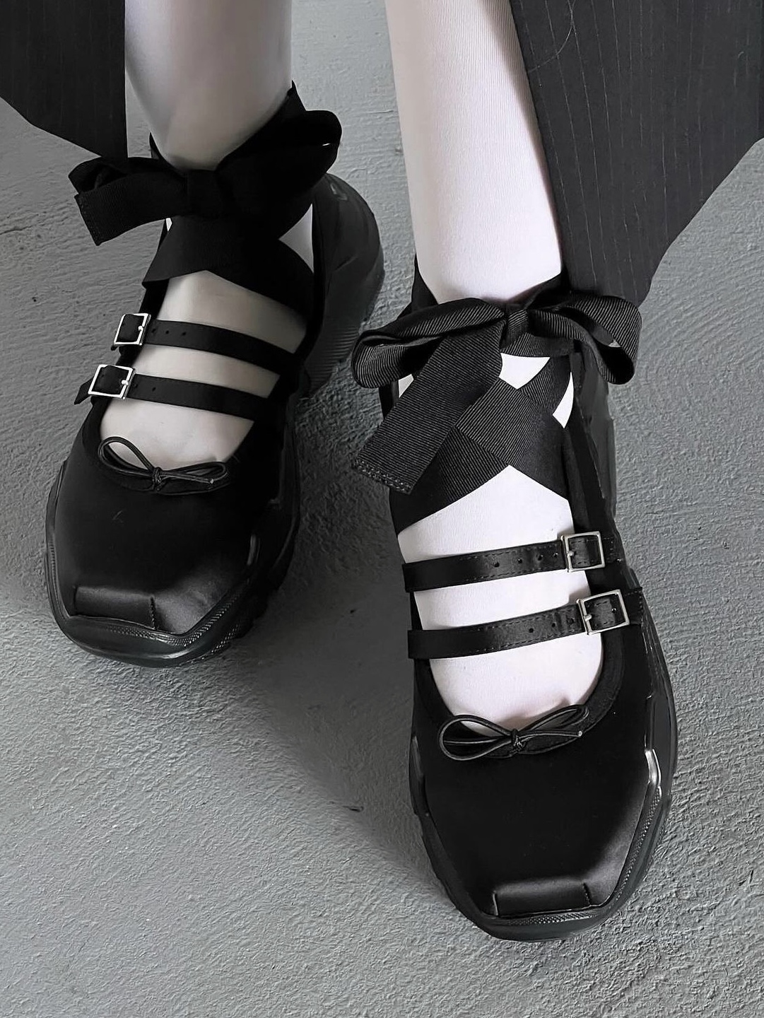 Akikoaoki Women Giselle Satin Black Black 착용 스타일 - 1