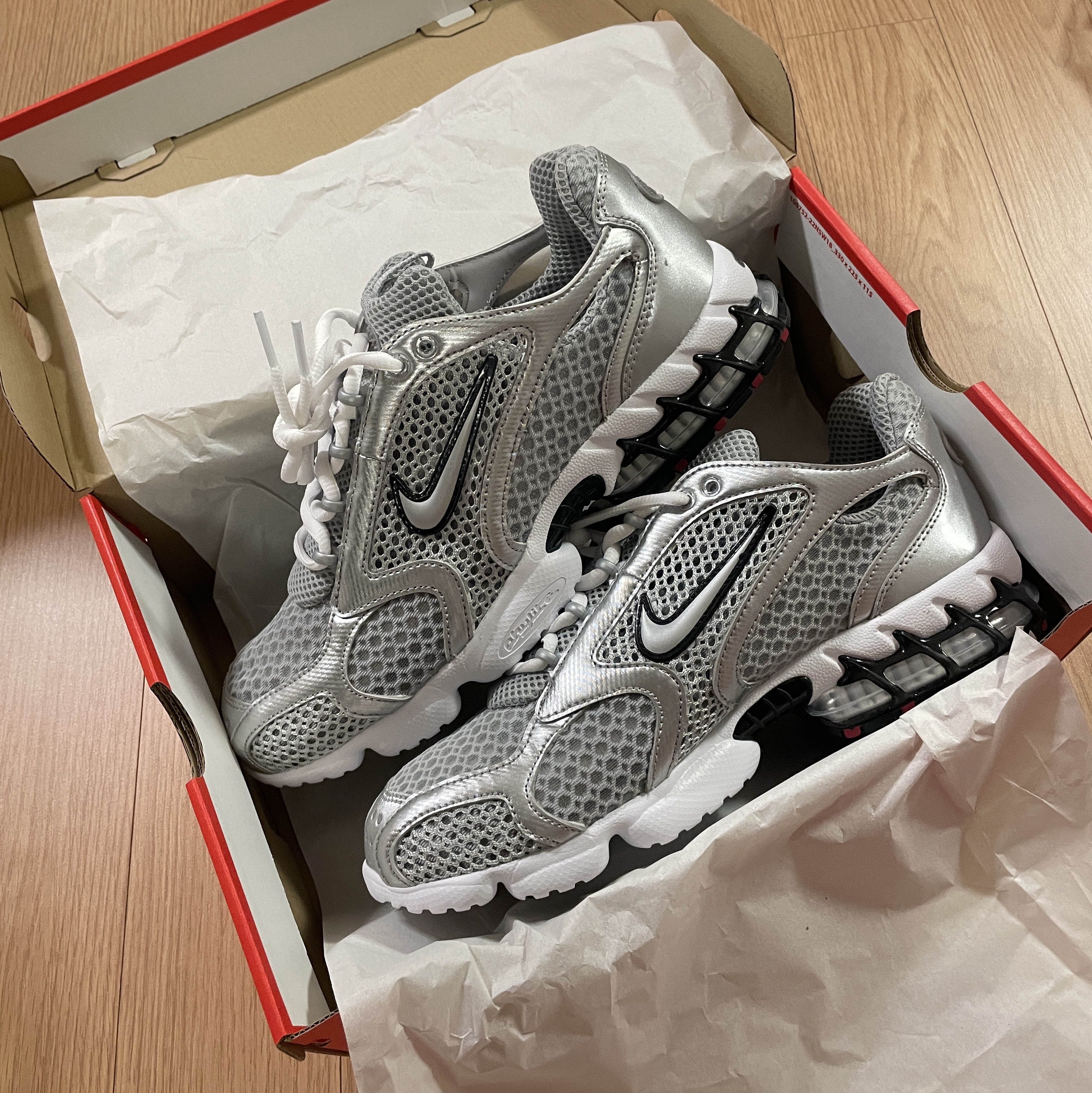 Nike Air Zoom Spiridon Cage 2 Metallic Silver 착용 스타일 - 1