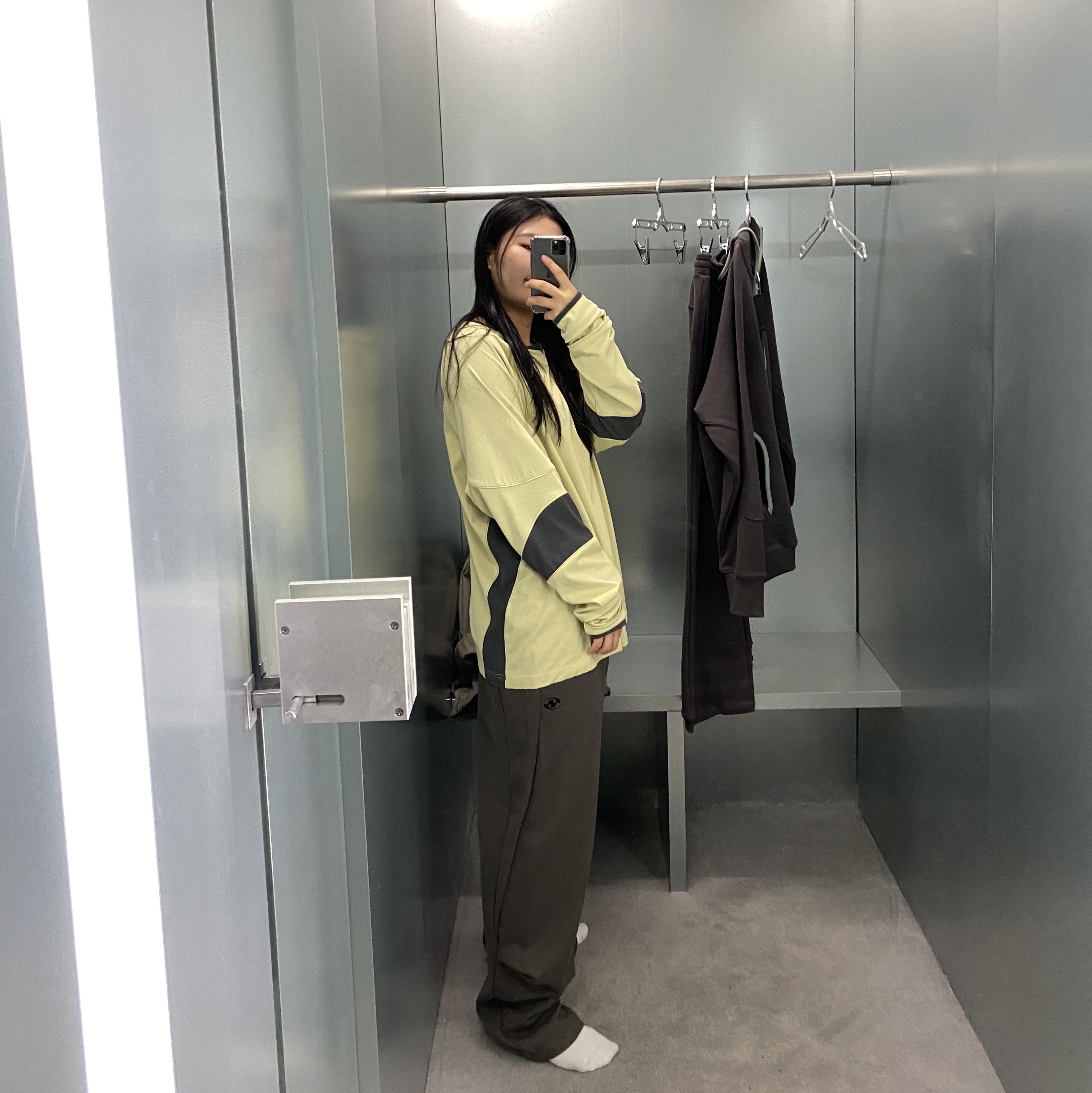 Sansan Gear Piping Block Long Sleeves Yellow - 24SS, Sansan Gear Panelded Sweat Pants Brown  - 23FW 착용 스타일 - 3