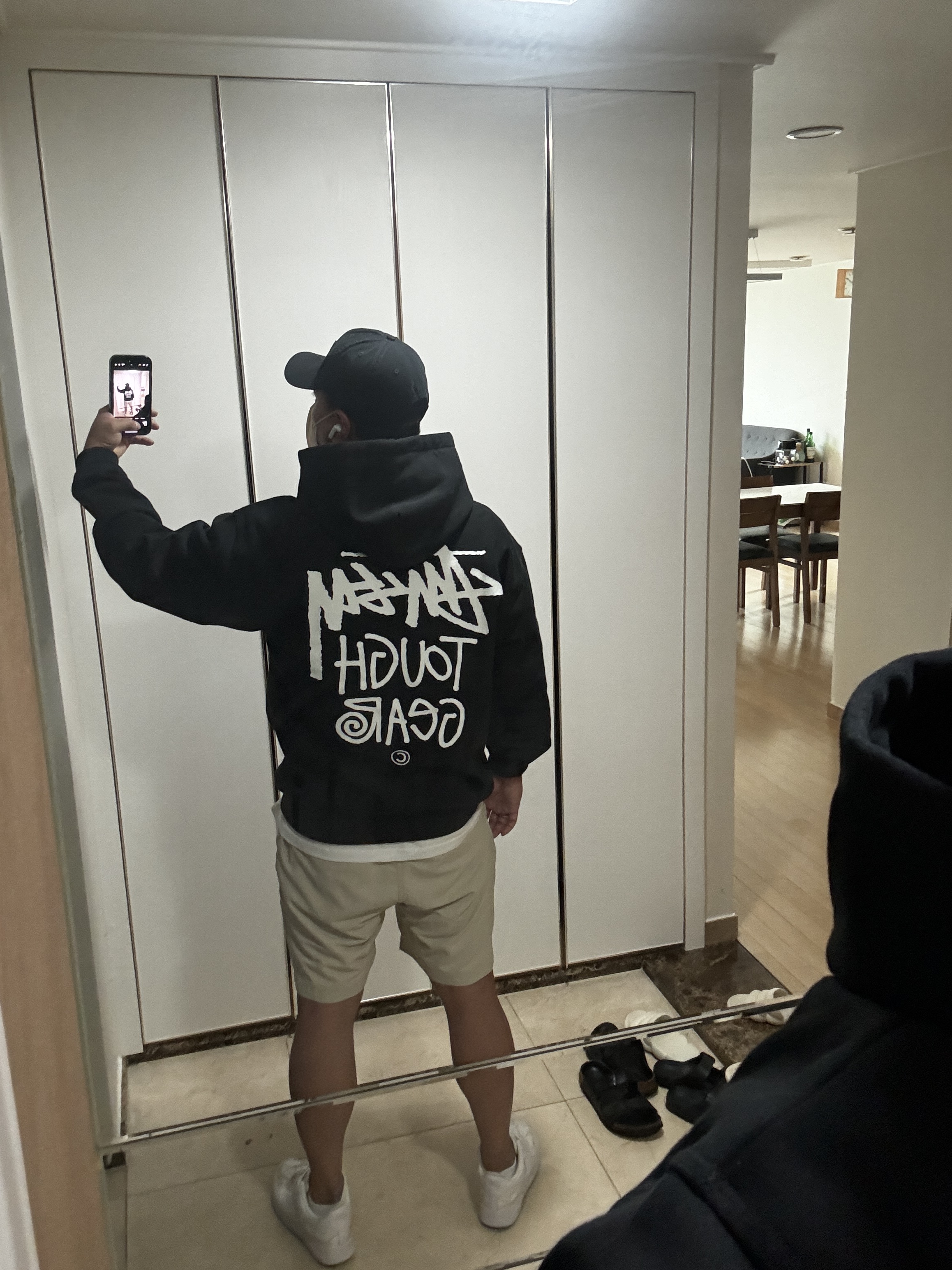 Stussy Tough Gear Hoodie Black, Nike x Billie Eilish Air Force 1 Low SP Triple White 착용 스타일 - 1