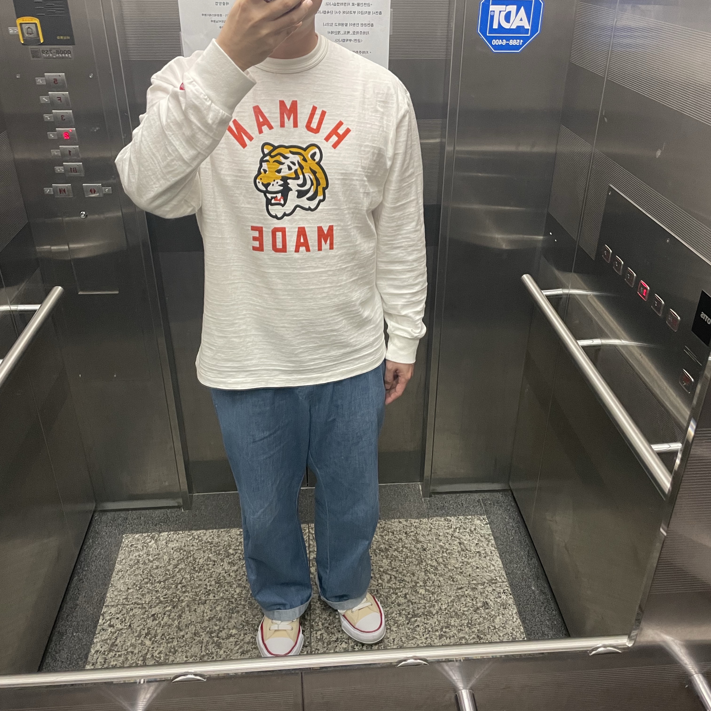 Human Made Graphic L/S T-Shirt White, Maison Mihara Yasuhiro Peterson OG Sole Canvas Low-top Sneakers Natural 착용 스타일 - 1