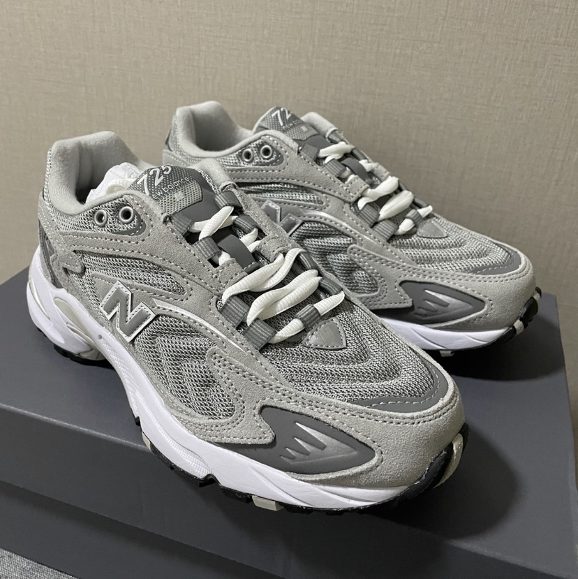 New Balance 725 Grey 착용 스타일