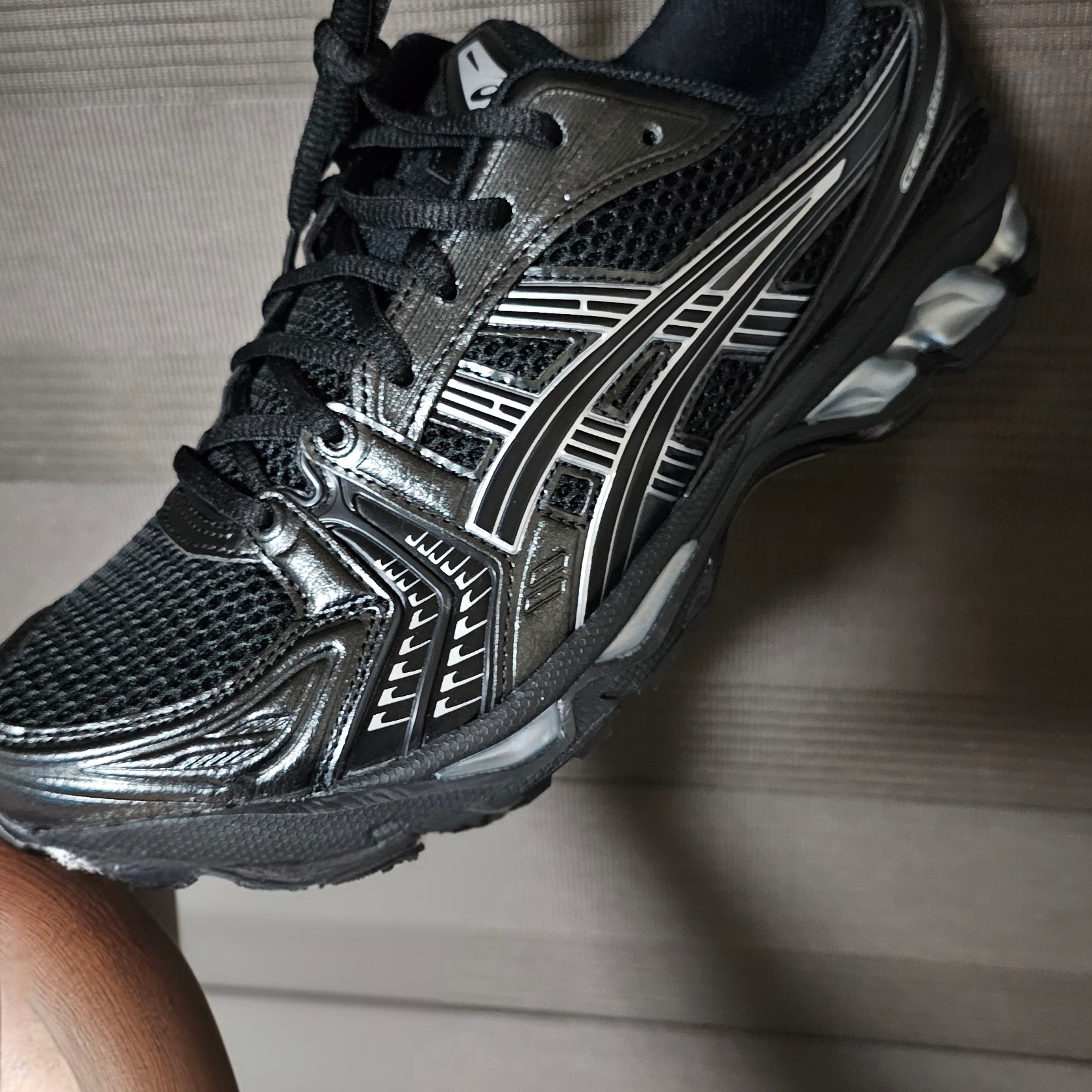 Asics Gel-Kayano 14 Black Pure Silver 착용 스타일