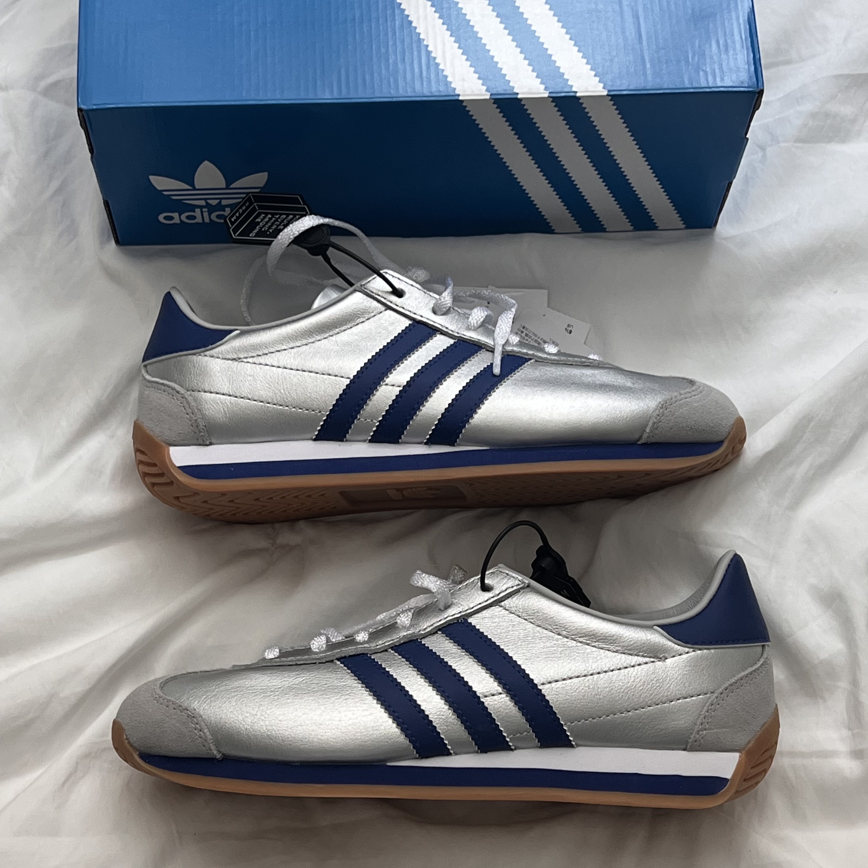 Adidas Country OG Matte Silver Bright Blue 착용 스타일 - 1
