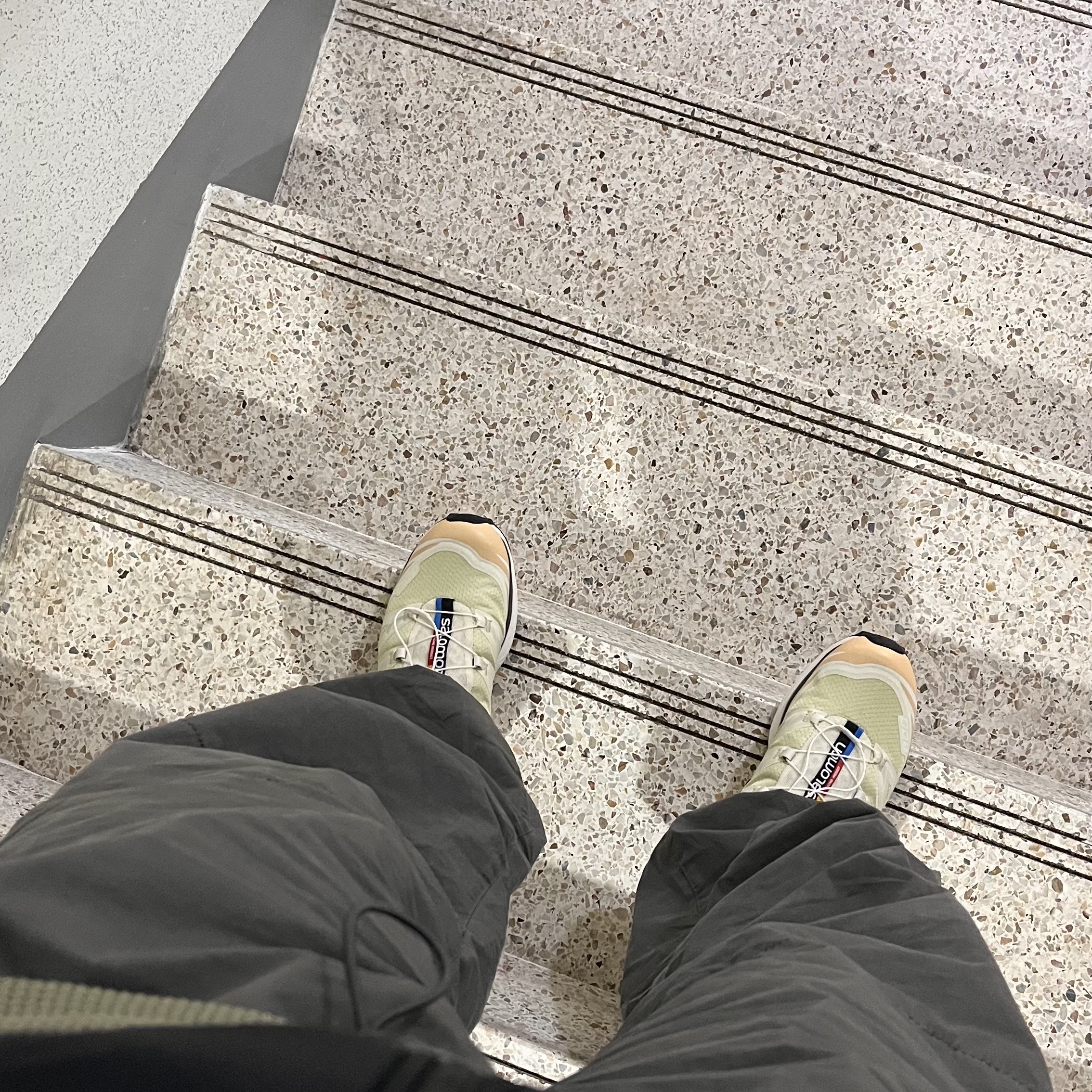 Salomon XT-6 Aloe Wash Hazelnut 착용 스타일 - 1
