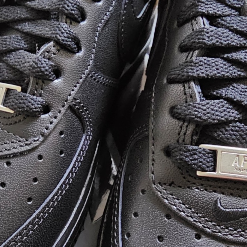 Nike Air Force 1 '07 Low Triple Black 착용 스타일