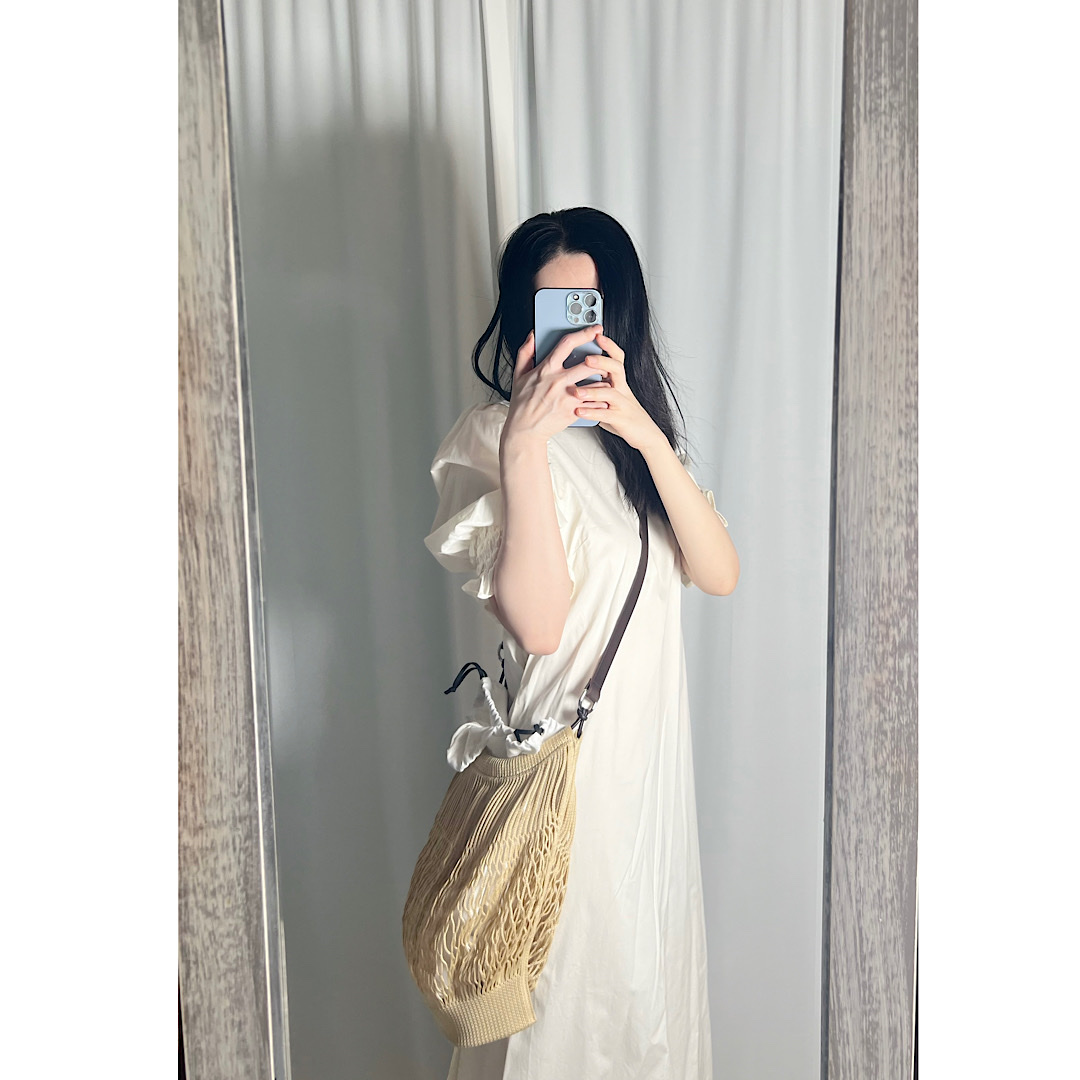 Lemaire Nylon Net Large Crossbody Filt Net Shopping Bag Light Beige 착용 스타일