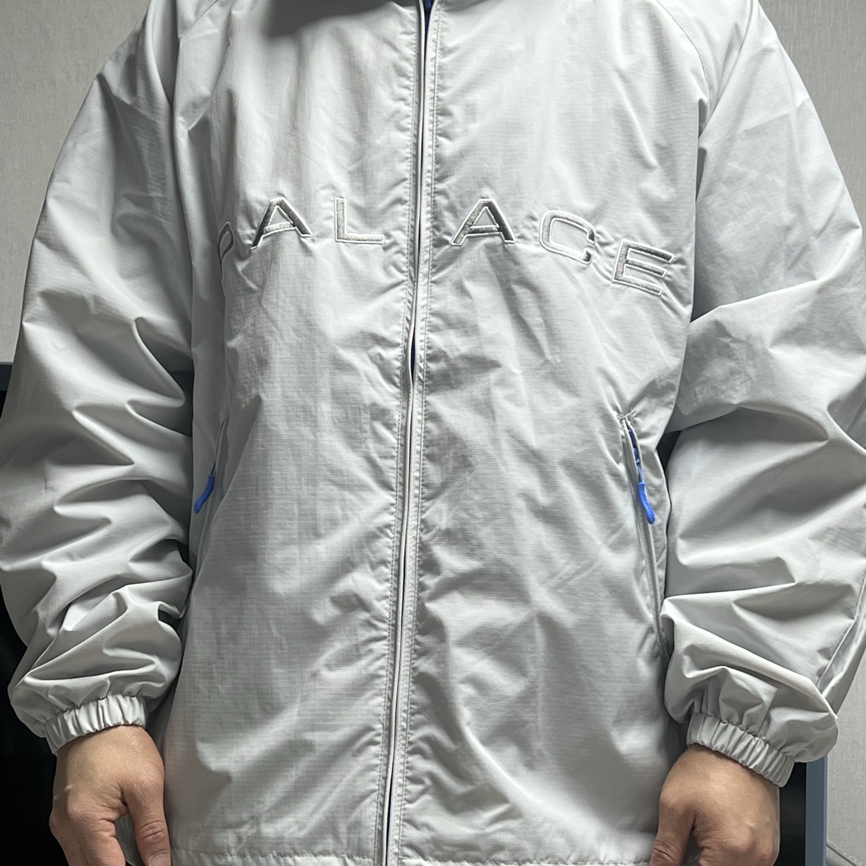 Palace Arc Shell Hooded Jacket Arctic Grey - 24SS 착용 스타일 - 3