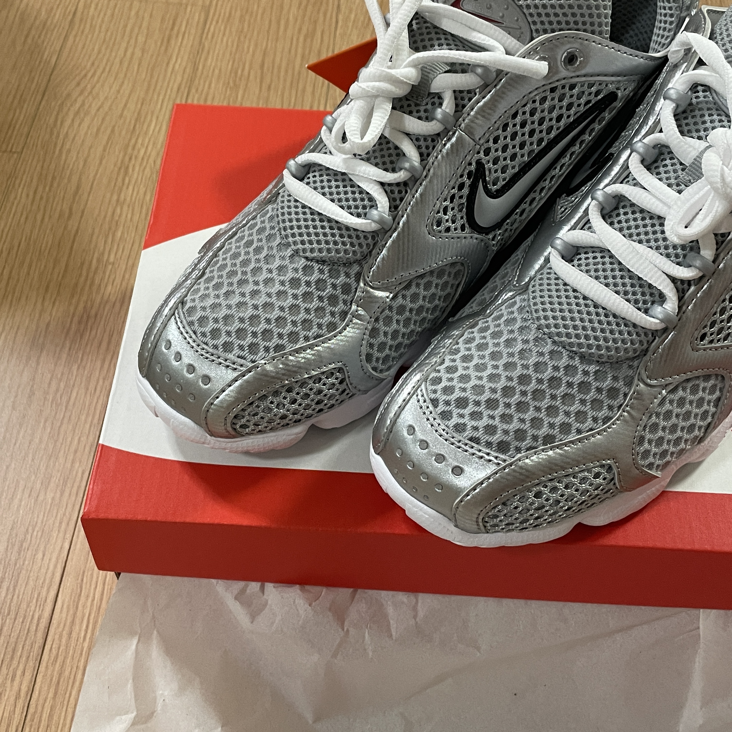 Nike Air Zoom Spiridon Cage 2 Metallic Silver 착용 스타일 - 3