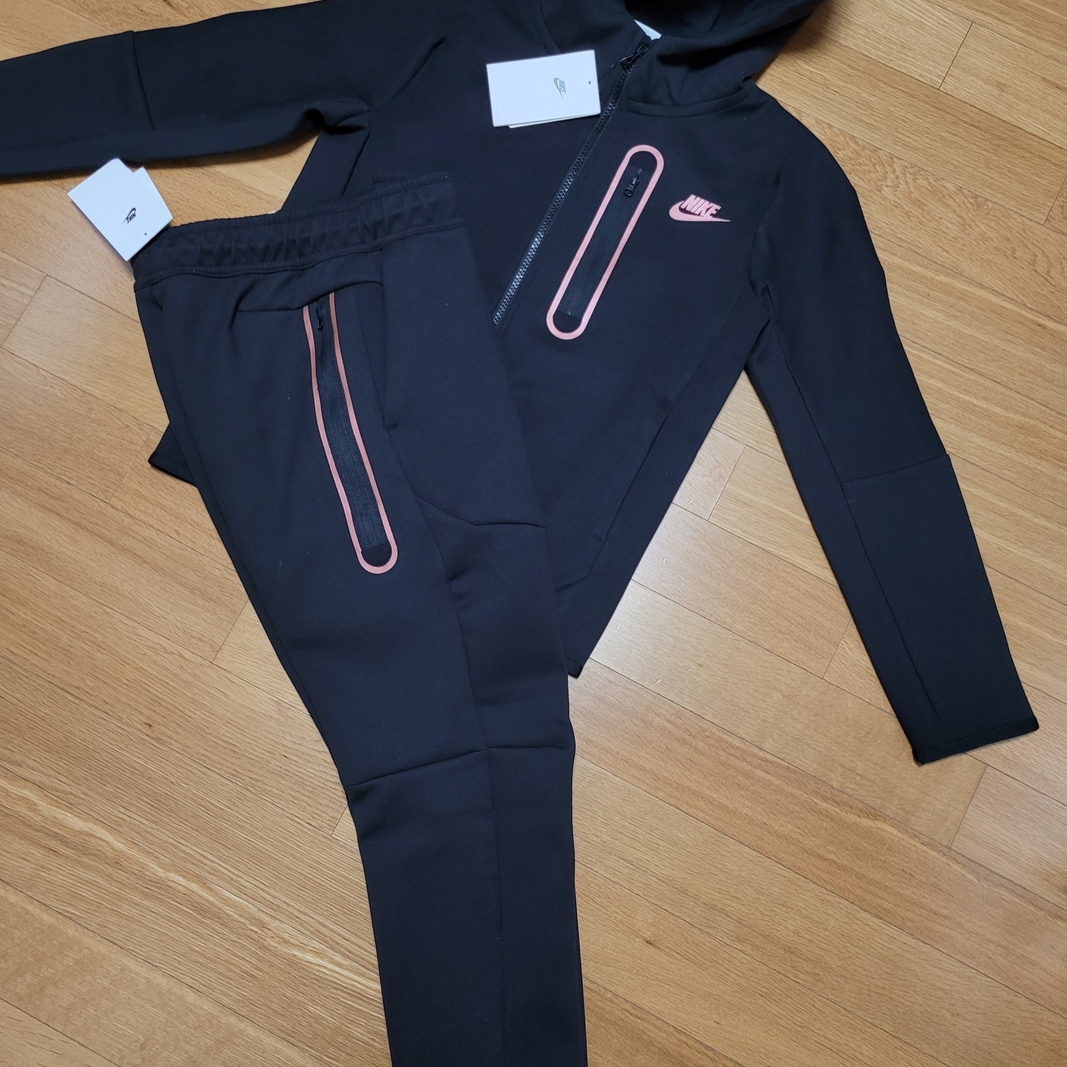 (Kids) Nike NSW Tech Fleece Brushed Full Zip Hoodie Black, (Kids) Nike NSW Tech Fleece Brushed Cuffed Pants Black 착용 스타일