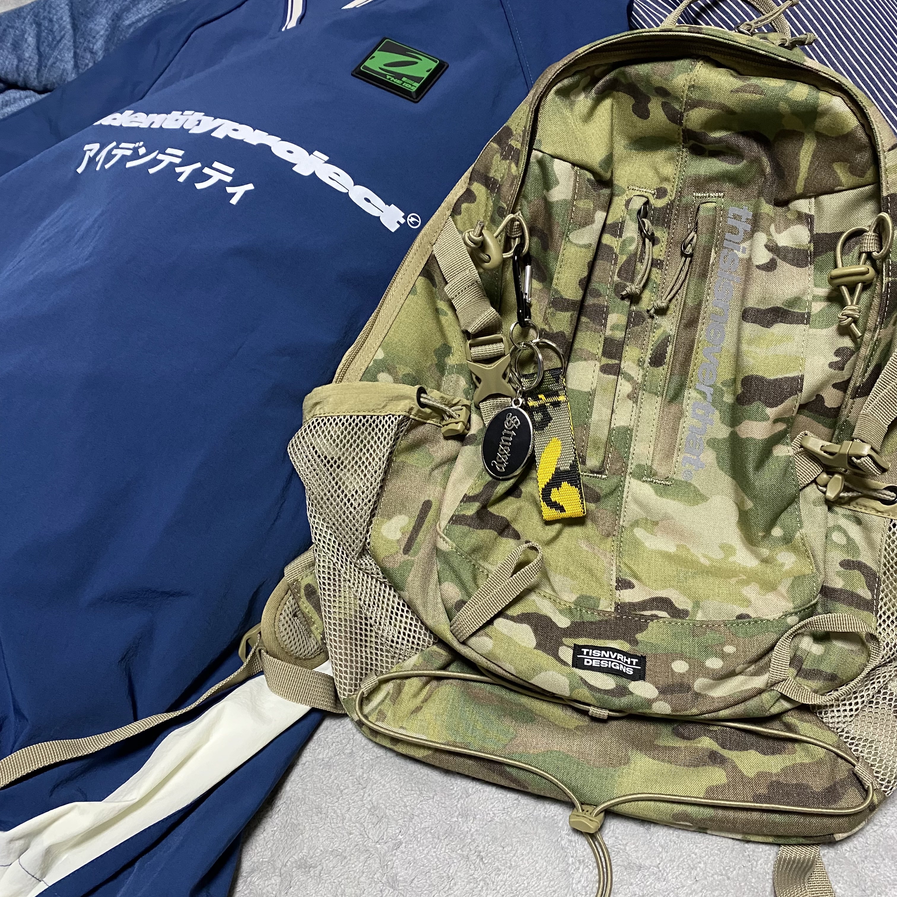 Supreme Webbing Keychain Yellow Camo - 23SS, Stussy O.E. Badge Keychain 착용 스타일 - 2