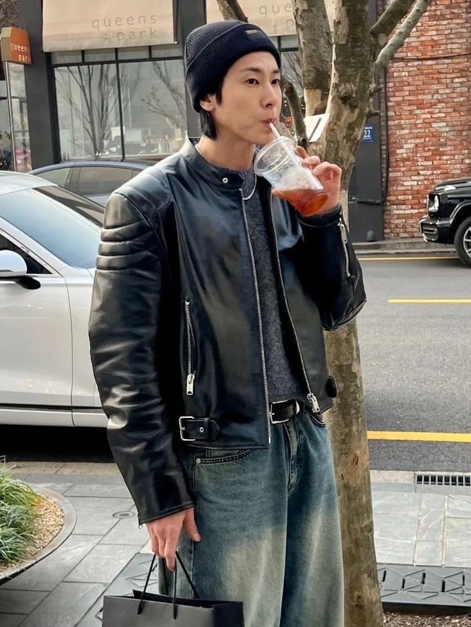 Porta Contrabass Leather Jacket Red, [KREAM 단독] Haleine Belted 3D Faux Leather Biker Jacket Black (VJ113) 착용 스타일 - 2