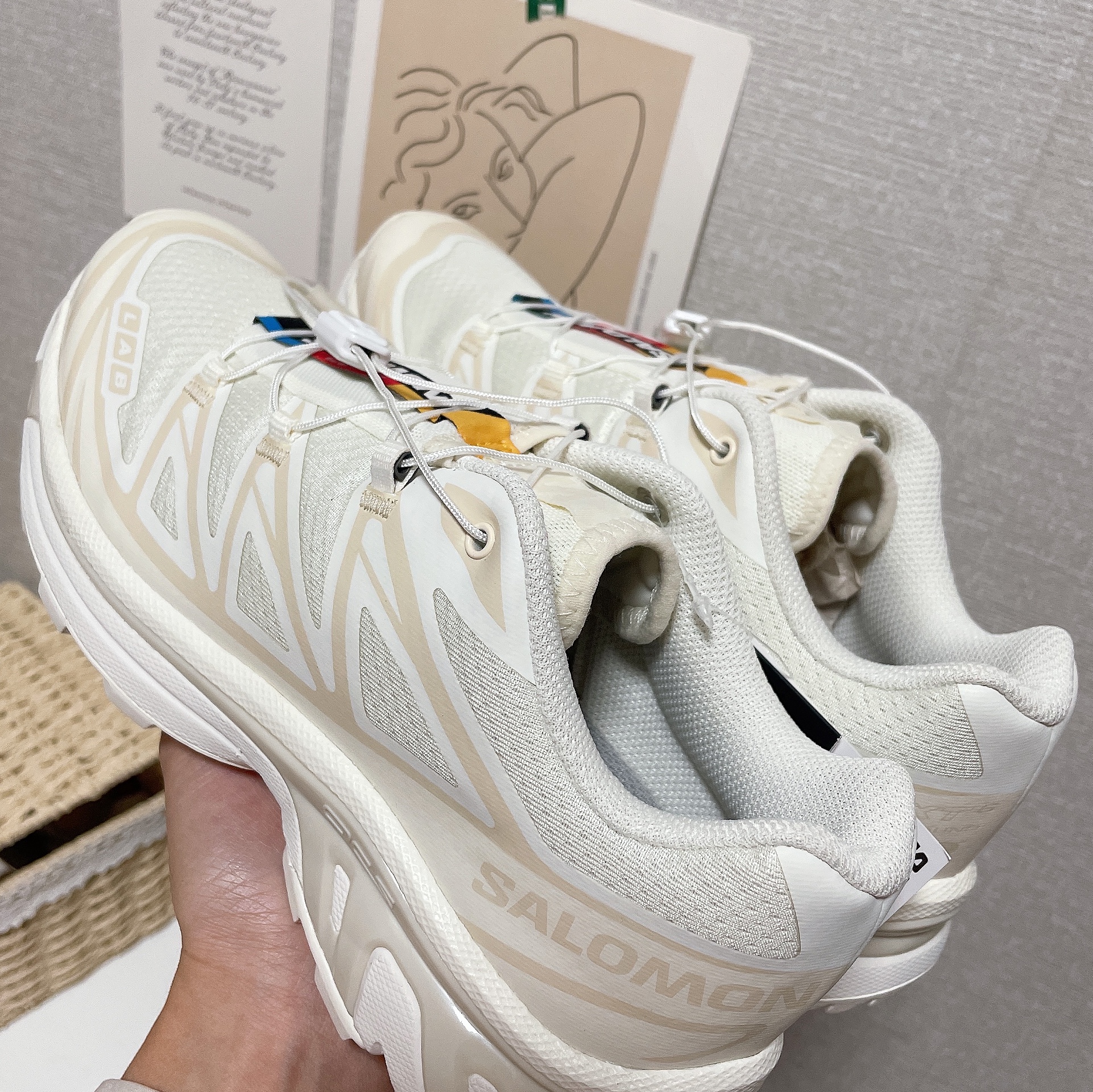 Salomon XT-6 Vanilla Ice Almond Milk 착용 스타일