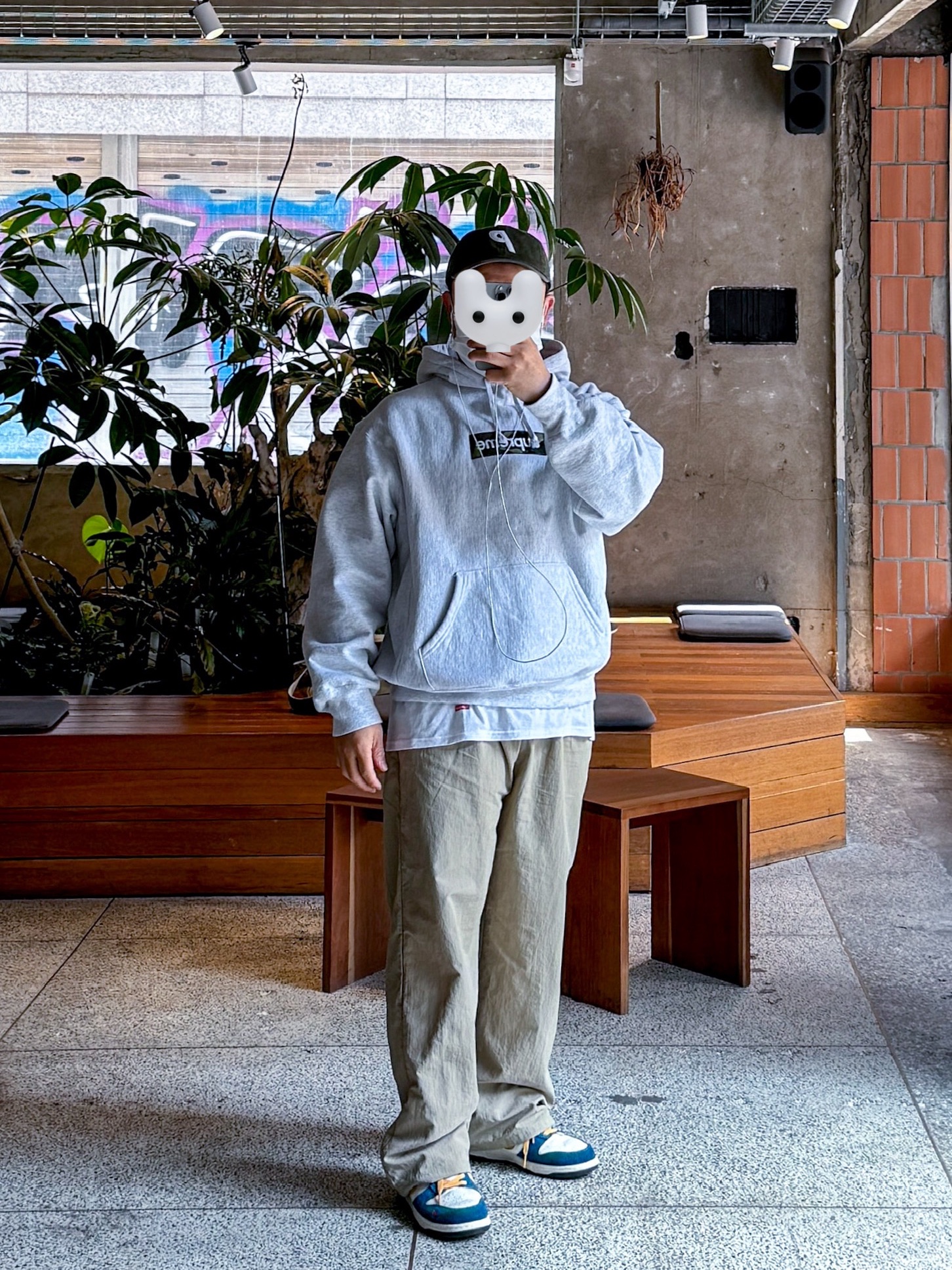 Supreme Box Logo Hooded Sweatshirt Ash Grey - 23FW, Nike x Kasina Dunk Low 80's Bus 착용 스타일
