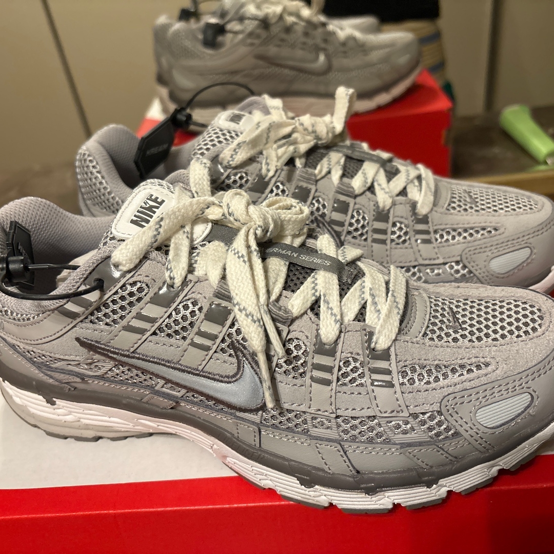 Nike P-6000 PRM Light Iron Ore 착용 스타일