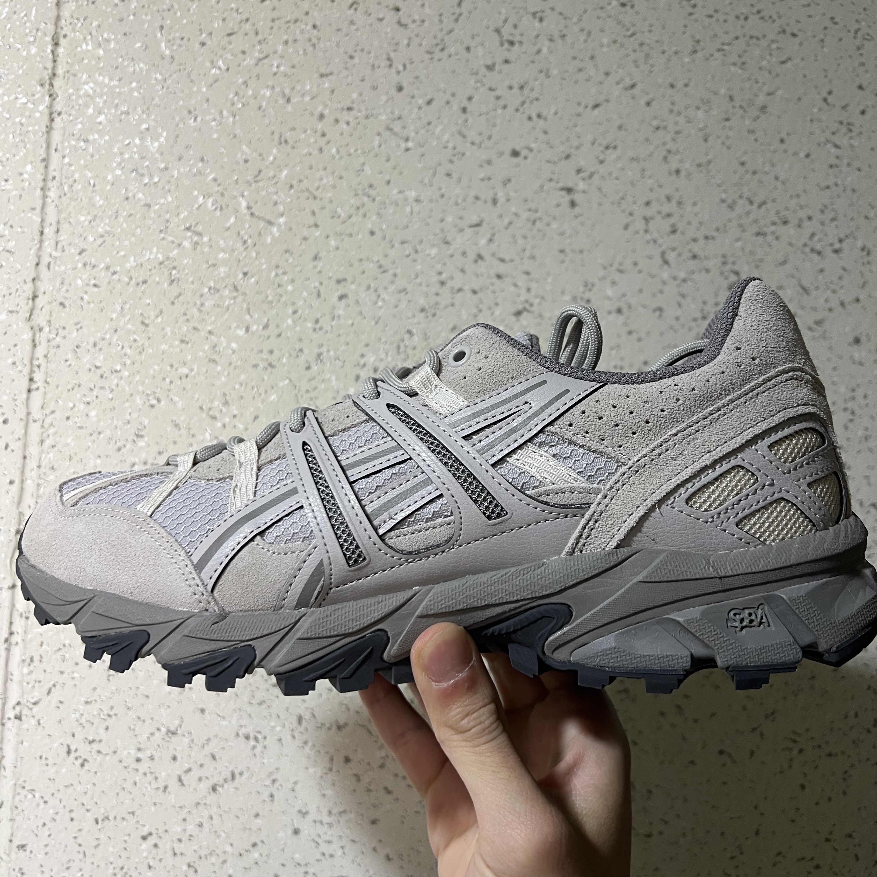 Asics Gel-Sonoma 15-50 Oyster Grey 착용 스타일