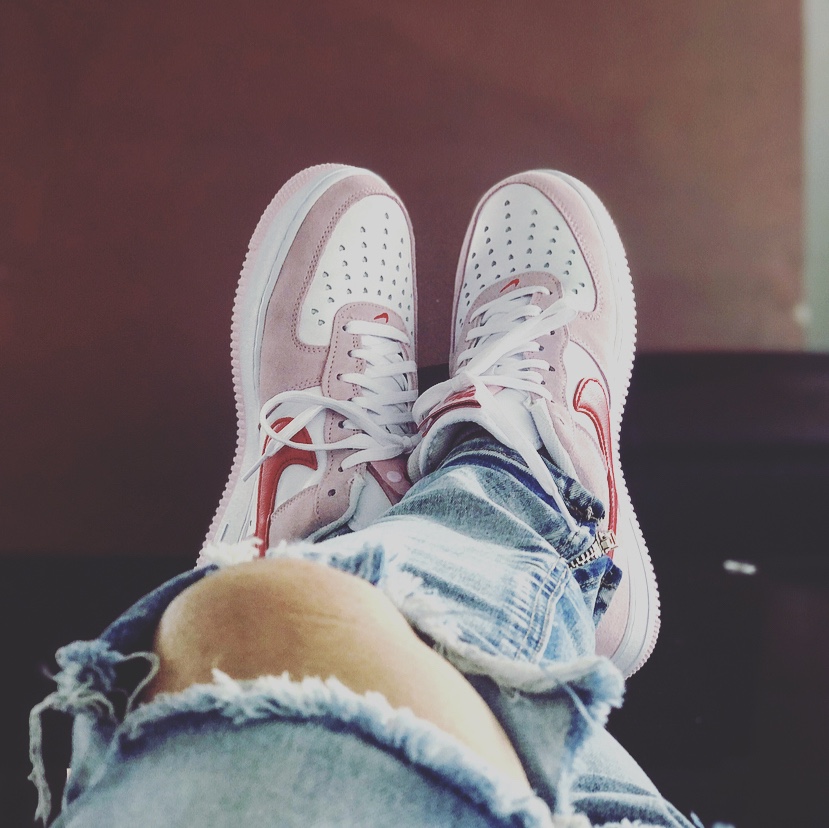 Nike Air Force 1 '07 QS Valentine's Day 착용 스타일
