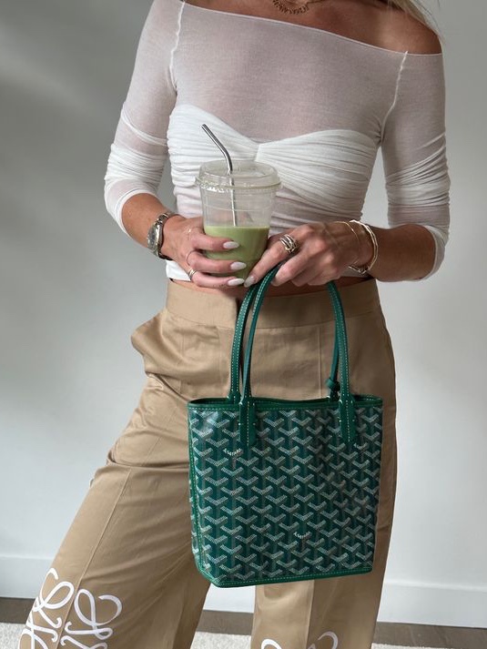 Goyard Anjou Mini Bag Green, Goyard Anjou Mini Bag Black 착용 스타일 - 2