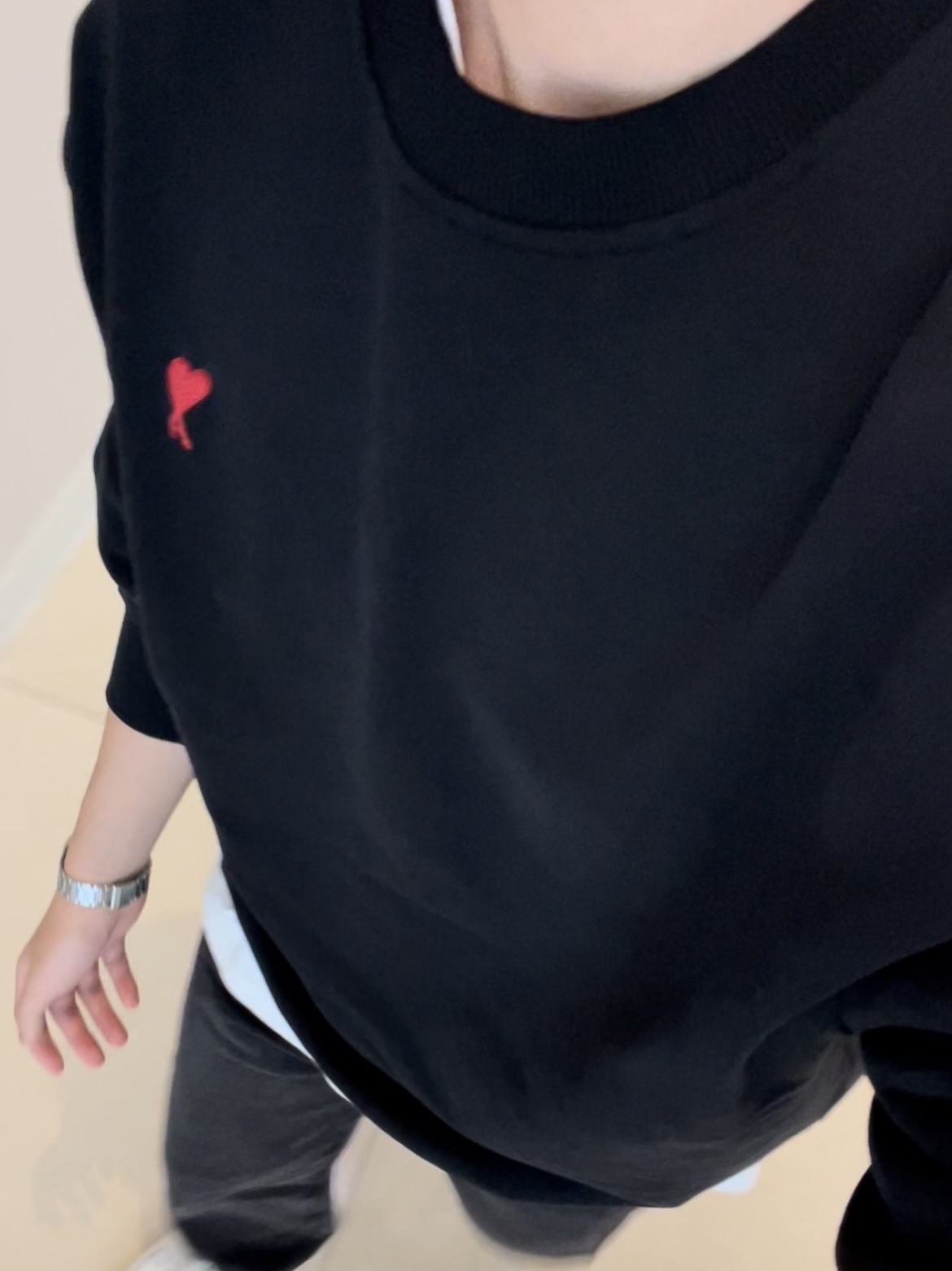 AMI de Coeur Sweatshirt Black 착용 스타일