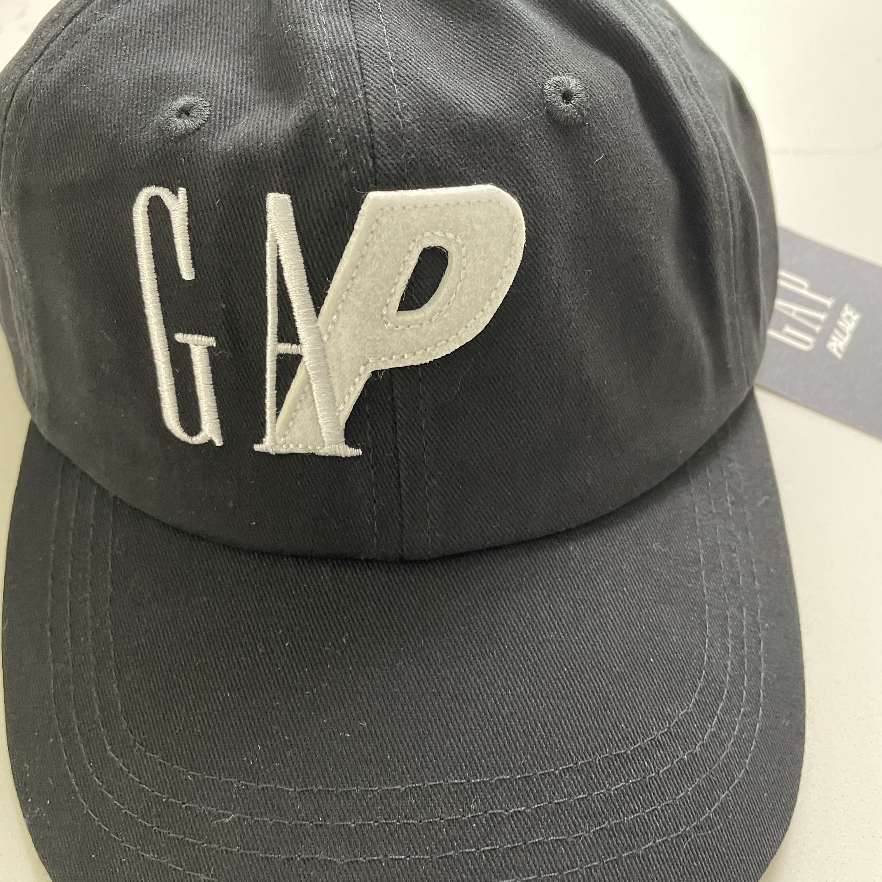 Palace x Gap 6-Panel Black - 24SS 착용 스타일