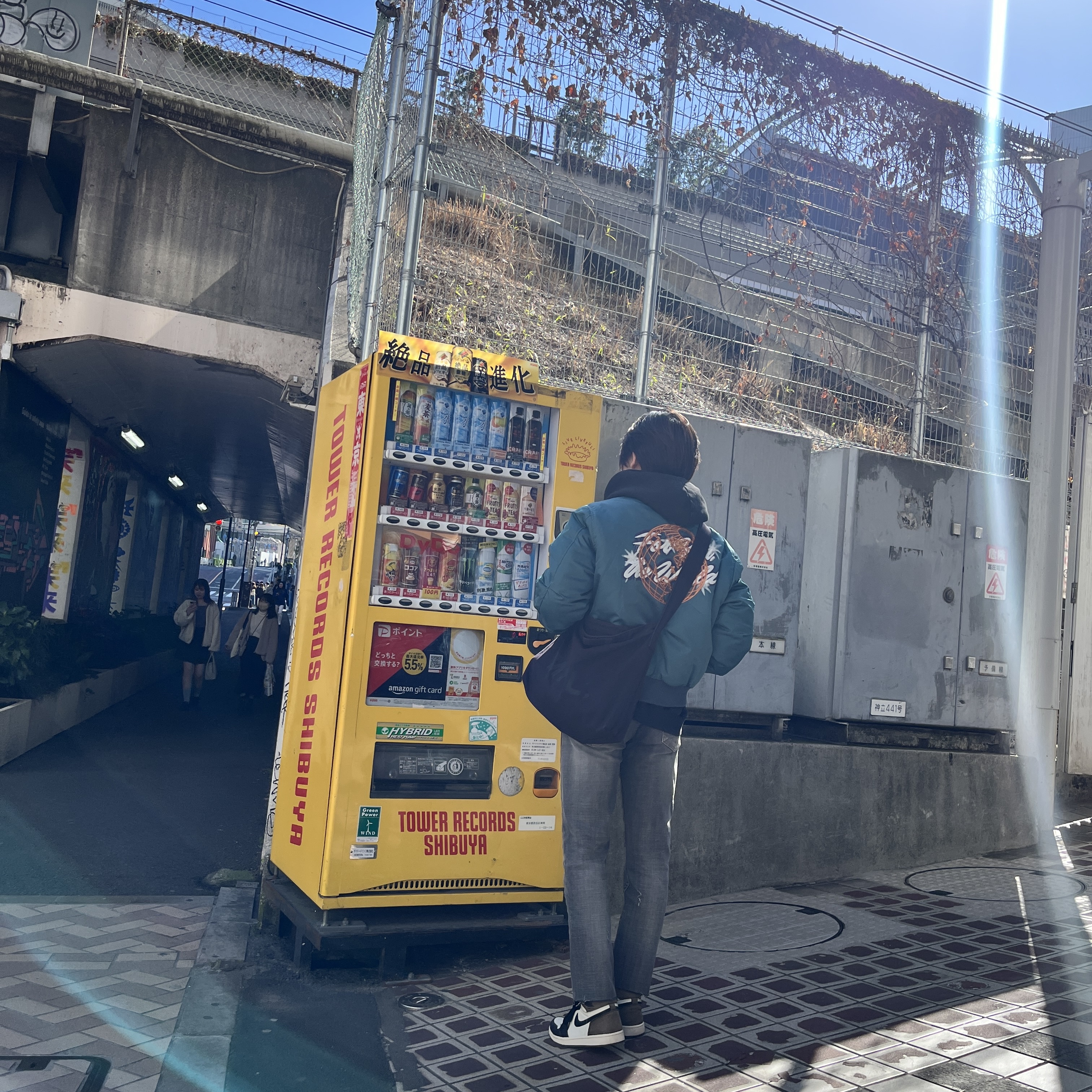 Undermycar Legion.03 Slim Fit Blue Stitch Washed Jeans Washed Gray, Jordan 1 Retro High OG Black Mocha 착용 스타일