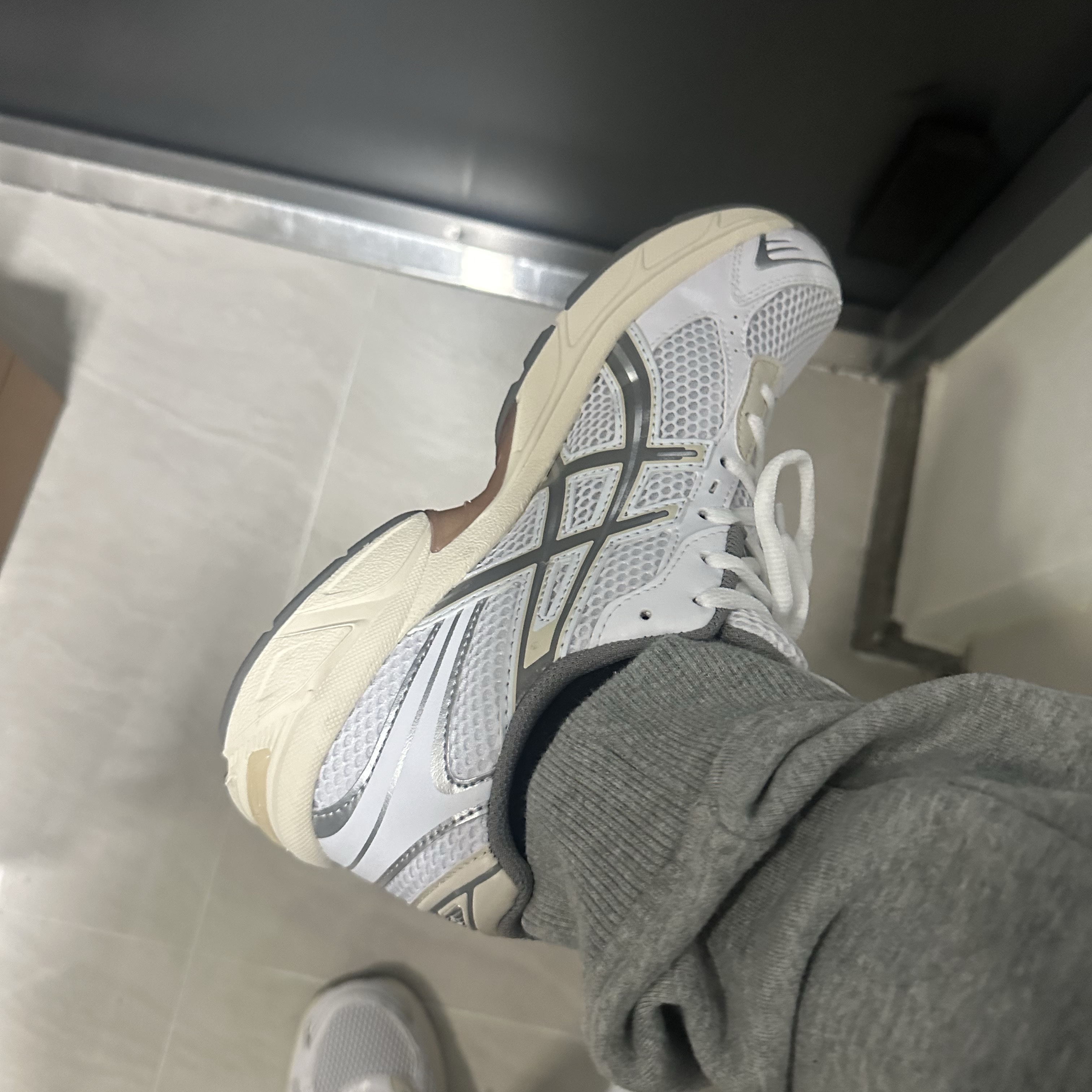 Asics Gel-1130 White Clay Grey 착용 스타일