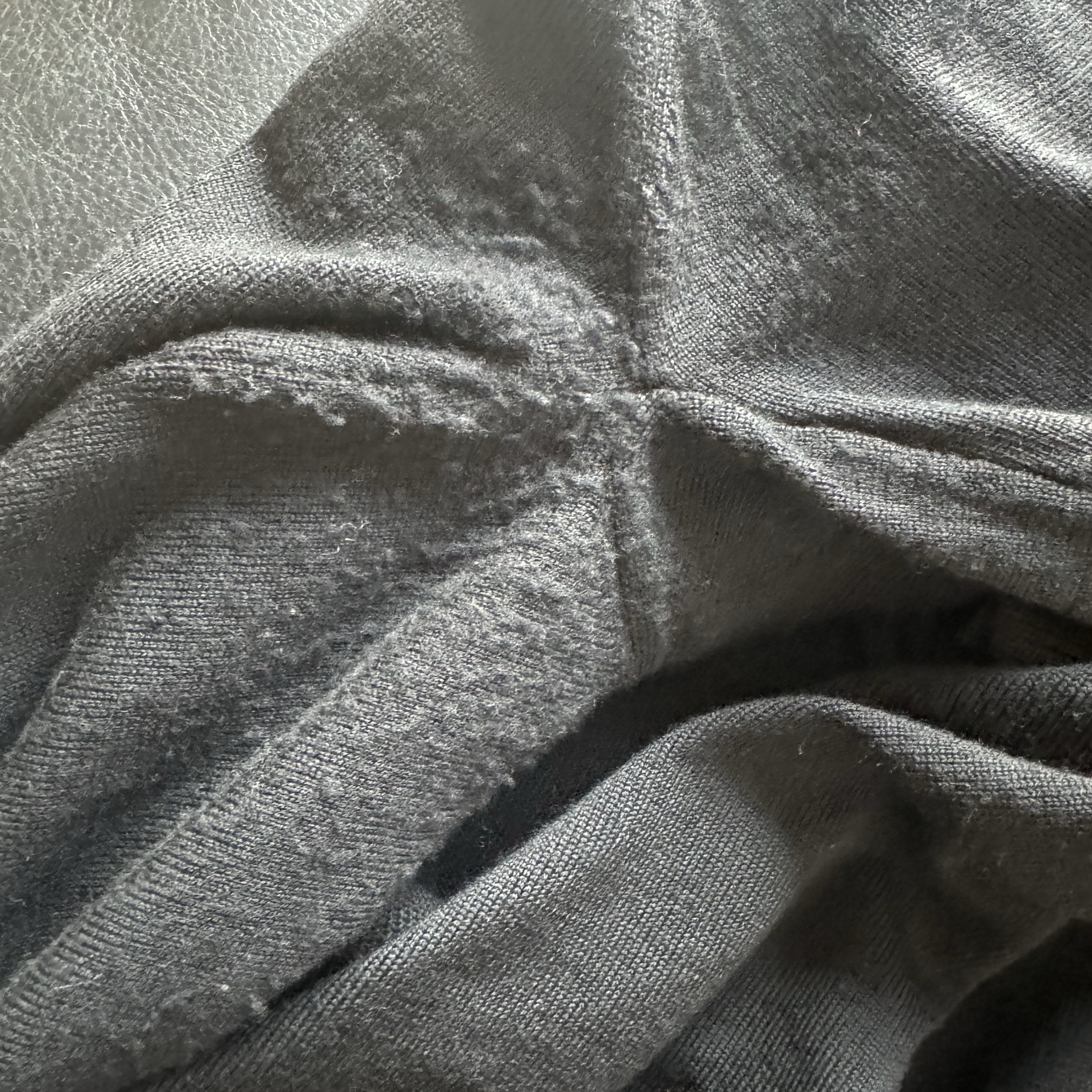 AMI de Coeur Wool Cardigan Black 착용 스타일