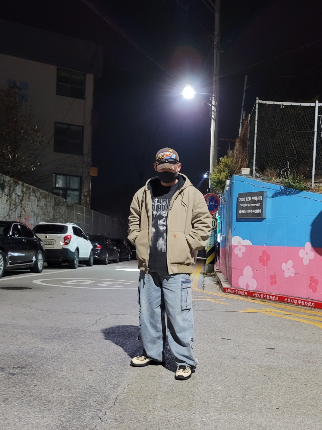 The Museum Visitor x Jon Burgerman Hand Painted Pizza & Poch Corduroy Ball Cap Brown, Oakley Eye Jacket Redux Matte Black Frame Prizm Grey Lenses High Bridge Fit 착용 스타일