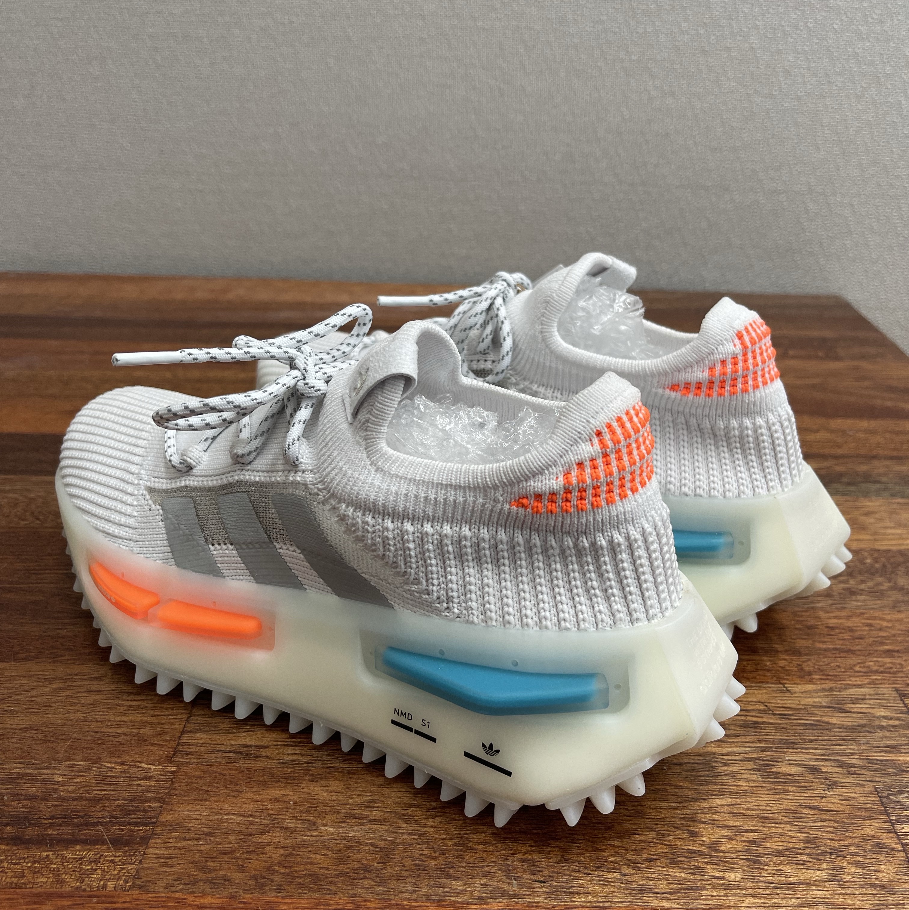 Adidas NMD S1 Cloud White MGH Solid Gray 착용 스타일 - 4