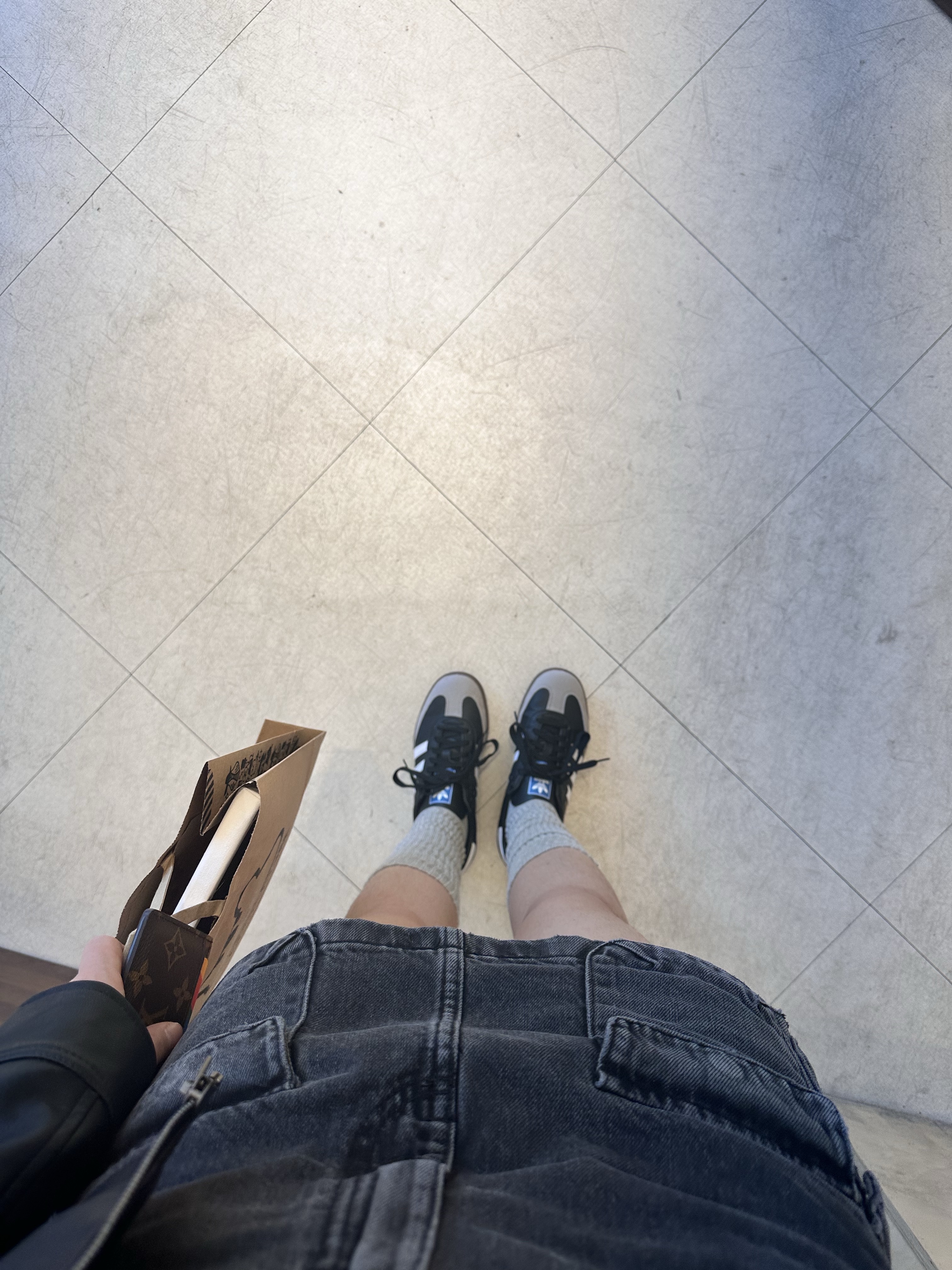Adidas Samba Vegan Black White, (W) Glowny Everyday G Socks 2.0 Gray 착용 스타일 - 3