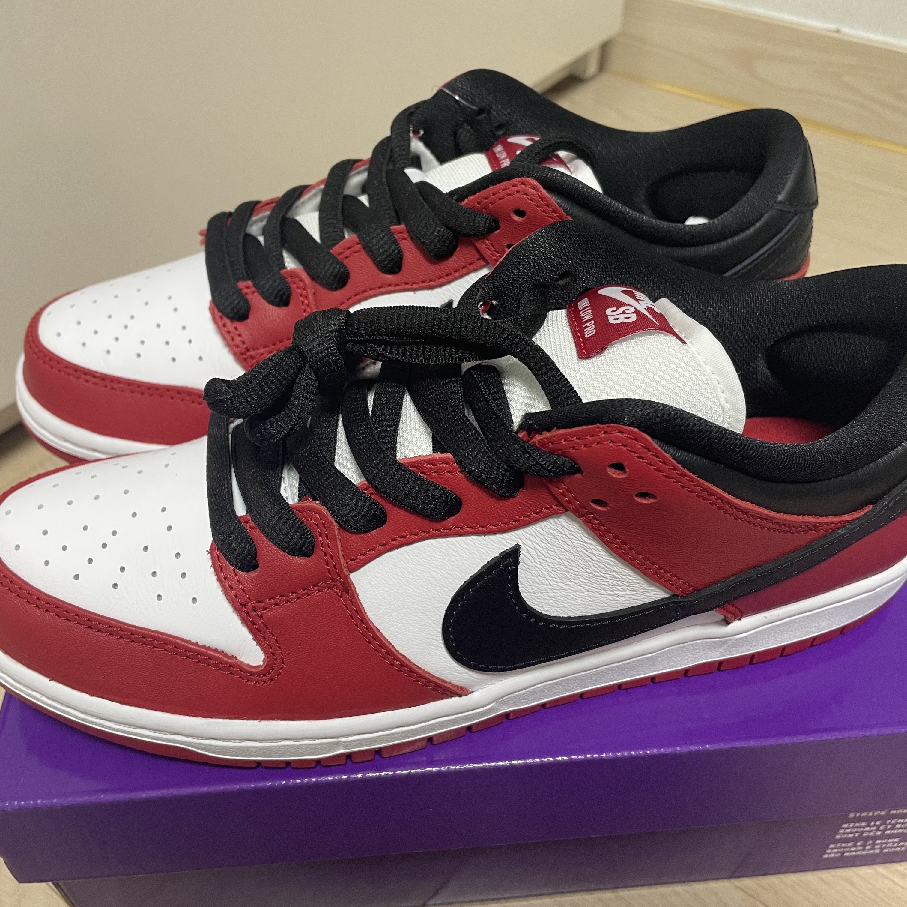 Nike SB Dunk Low Pro Chicago 착용 스타일 - 1